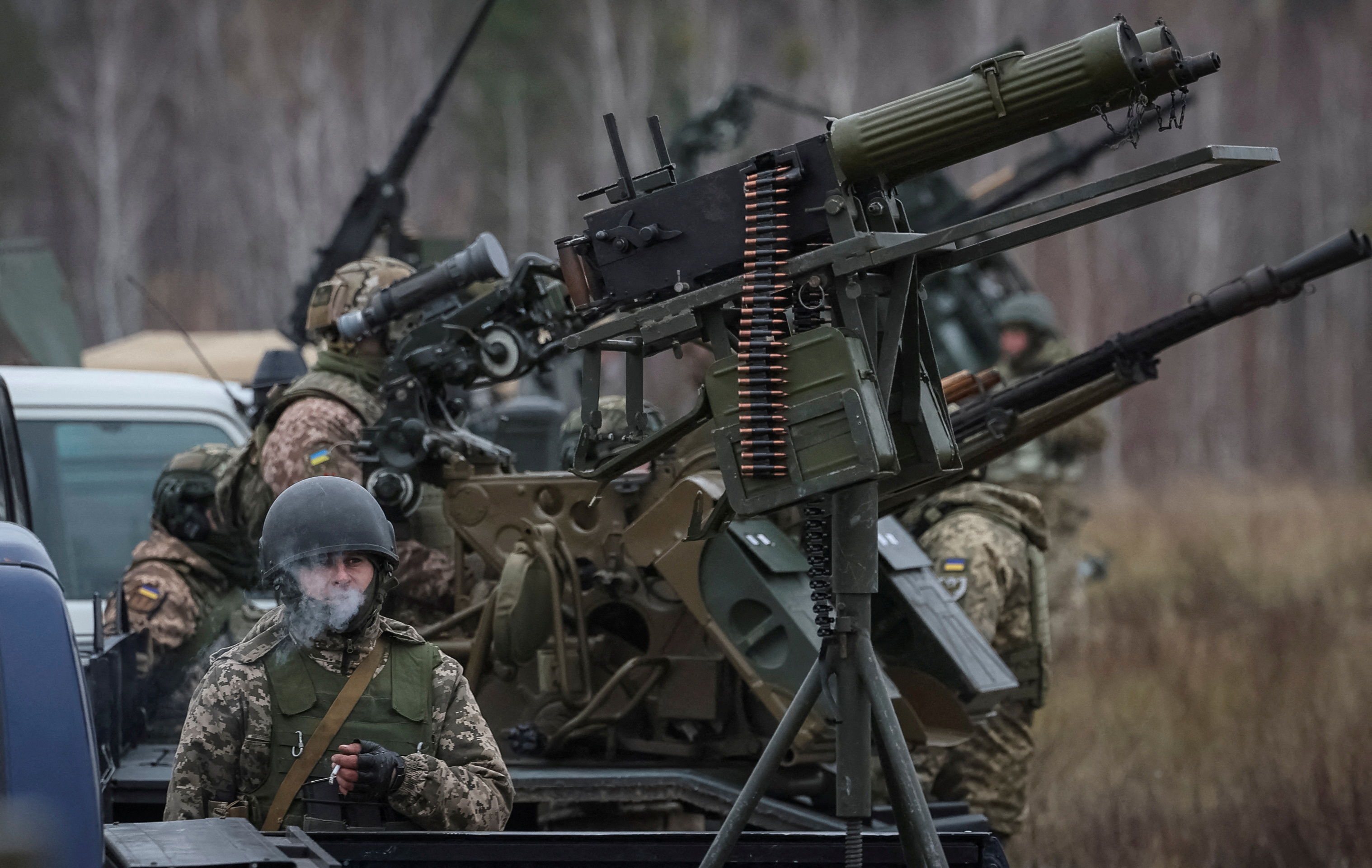 FILE PHOTO: Ukrainian servicemen attend air defence drills, amid Russia's attack on Ukraine, in Chernihiv region, Ukraine November 11, 2023. REUTERS/Gleb Garanich/File Photo