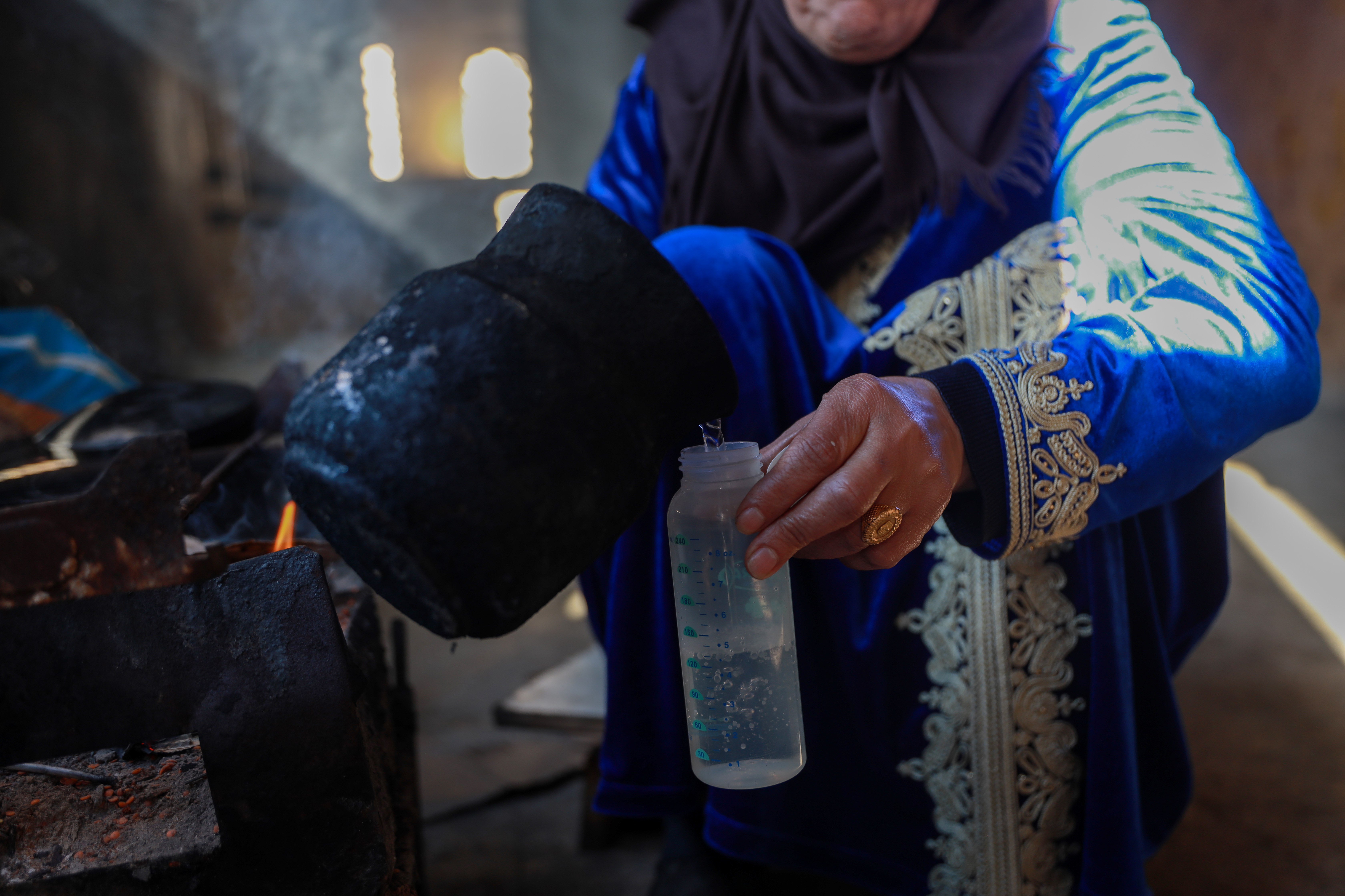 Gaza parenting story [Abdelhakim Abu Riash/Al Jazeera] (RESTRICTEF)