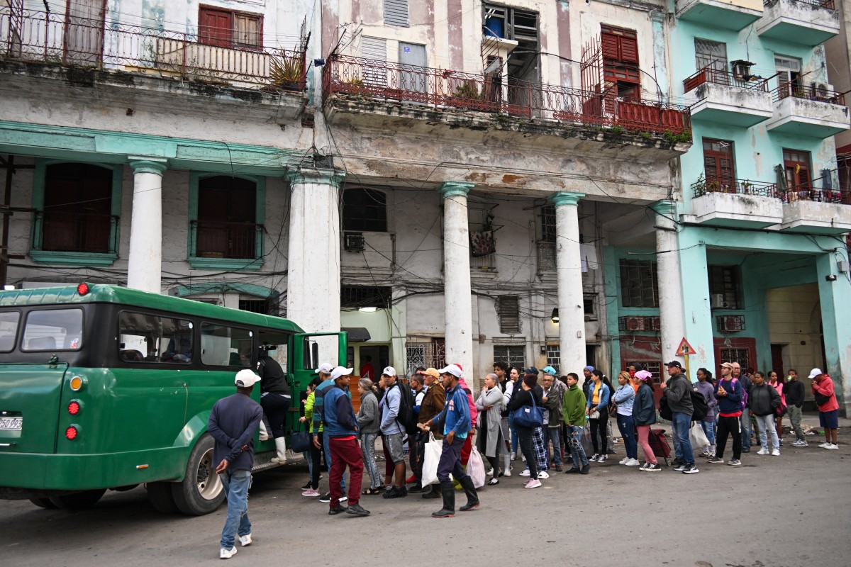 Cubans line up to board a private minibus in Havana on February 6, 2026