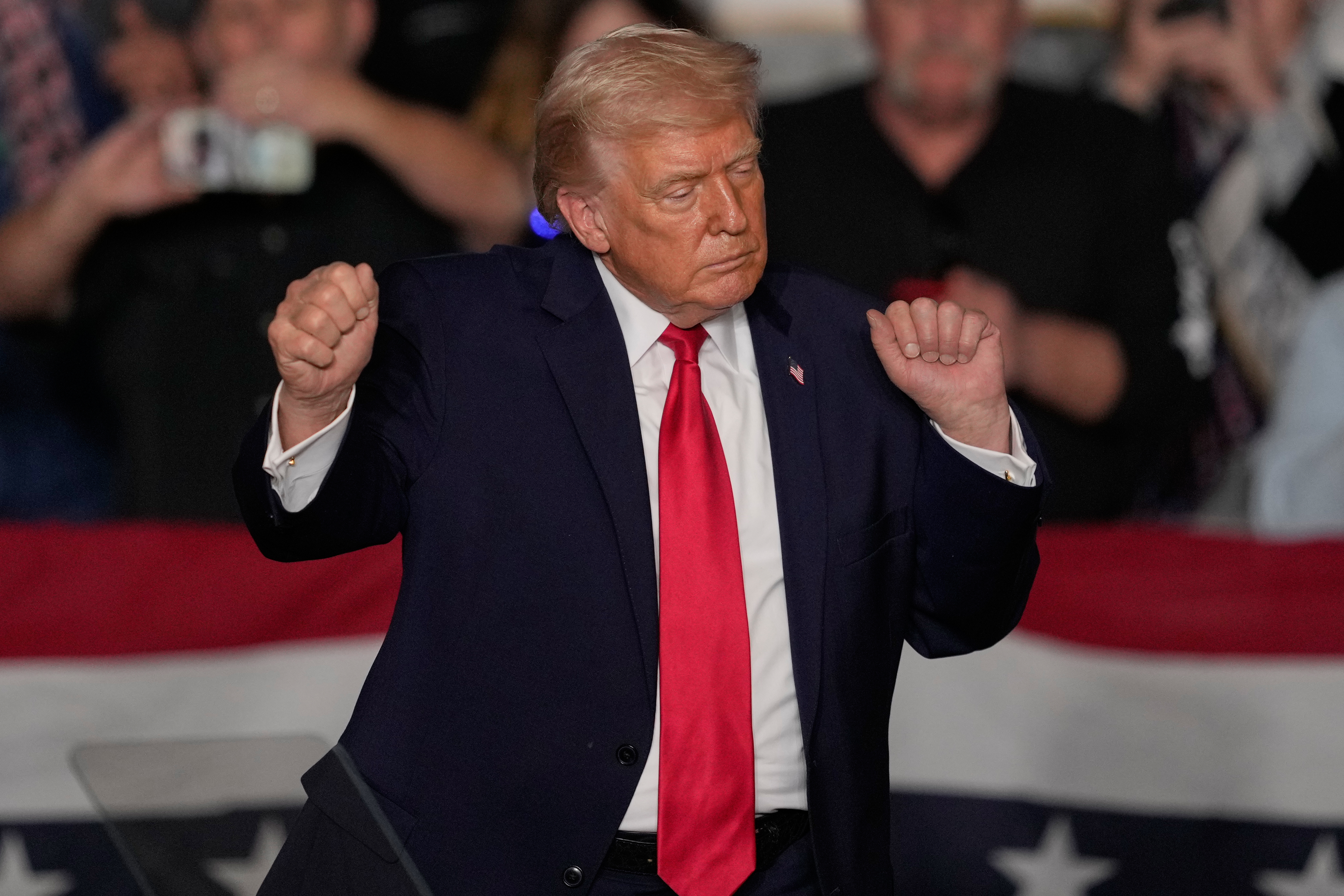 Donald Trump dances on stage in Clive, Iowa