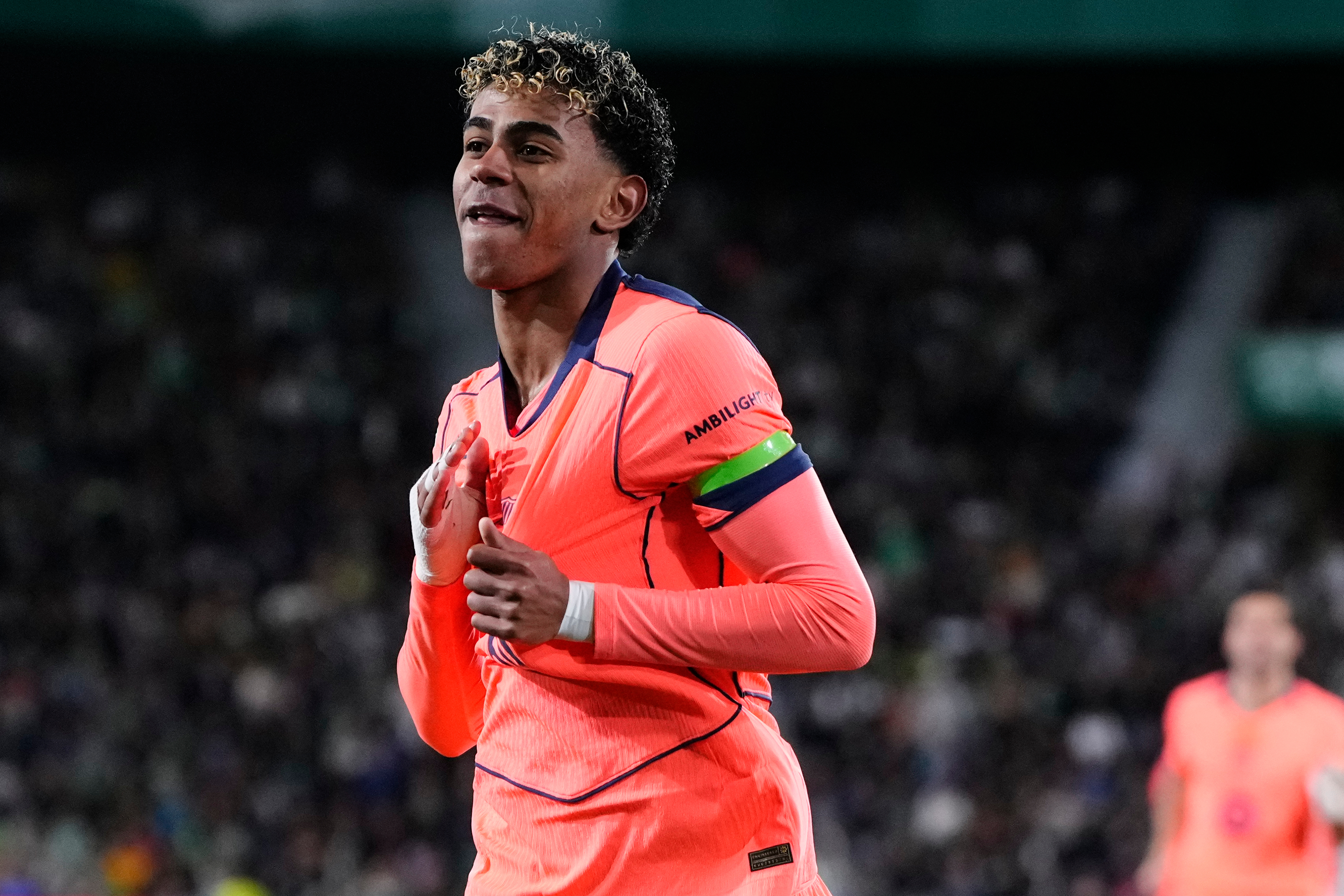 Lamine Yamal reacts.