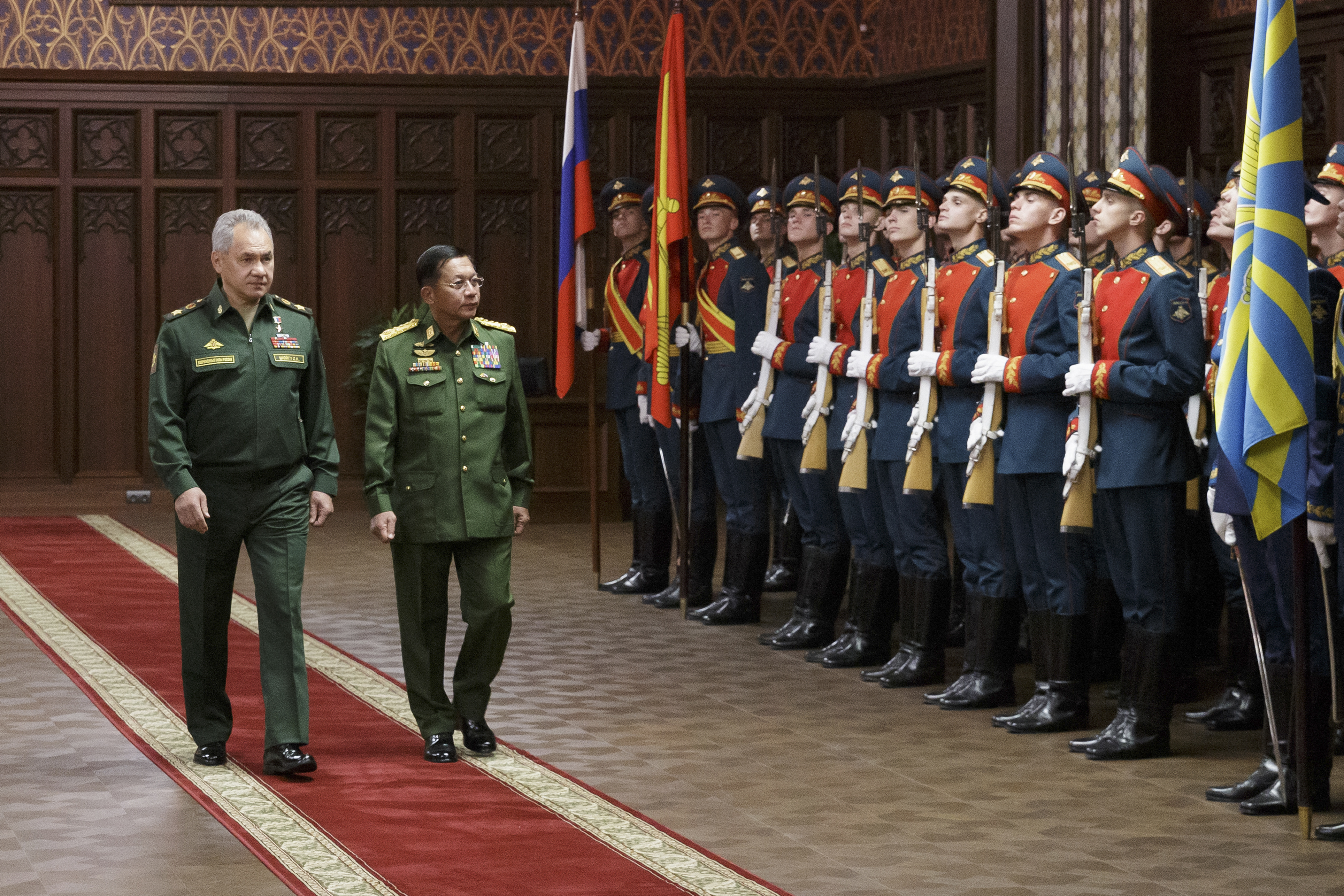 This handout picture taken on June 22, 2021 and released by the Russian Defence Ministry on June 23, 2021, shows Russian Defense Minister Sergei Shoigu (L) and Commander-in-Chief of Myanmar's armed forces, Senior General Min Aung Hlaing as they walk past the honor guard prior to their talks in Moscow. (Photo by Vadim SAVITSKY and Handout / Russian Defence Ministry / AFP) / RESTRICTED TO EDITORIAL USE - MANDATORY CREDIT "AFP PHOTO /RUSSIAN DEFENCE MINISTRY" - NO MARKETING - NO ADVERTISING CAMPAIGNS - DISTRIBUTED AS A SERVICE TO CLIENTS