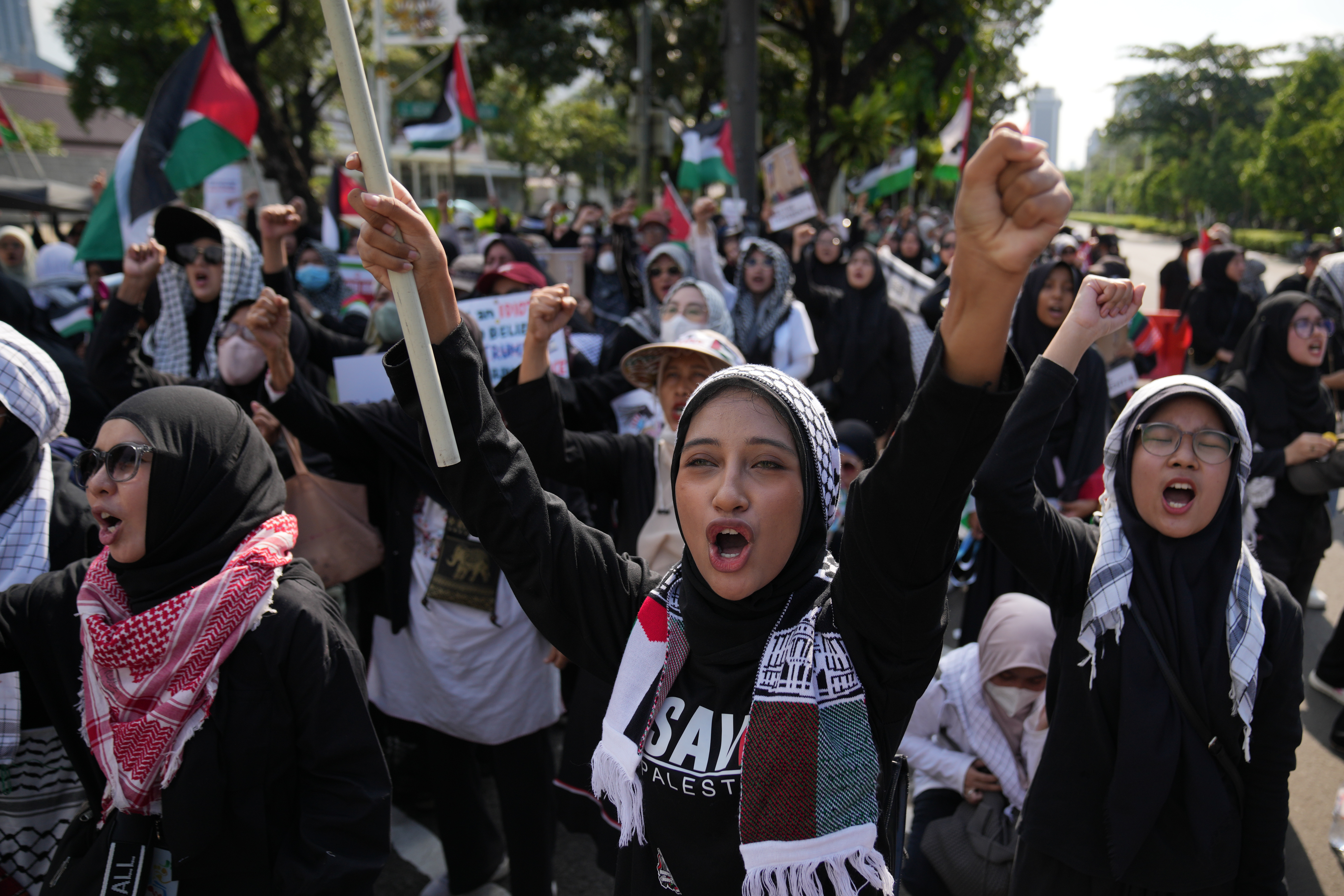 Thousands march for Palestine during Al-Quds Day demonstrations worldwide