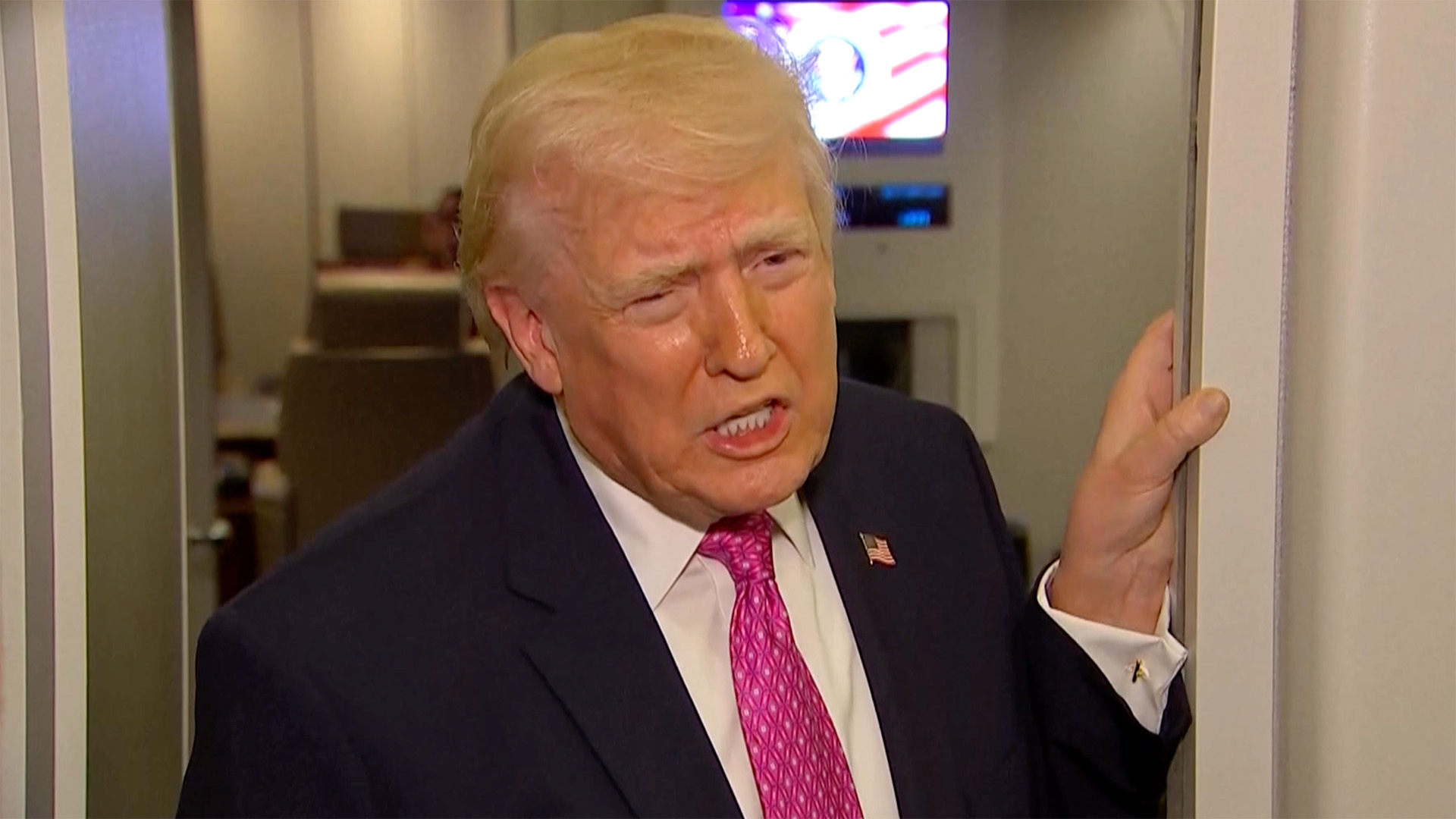 TRUMP-AIR-FORCE-ONE-CLEAN