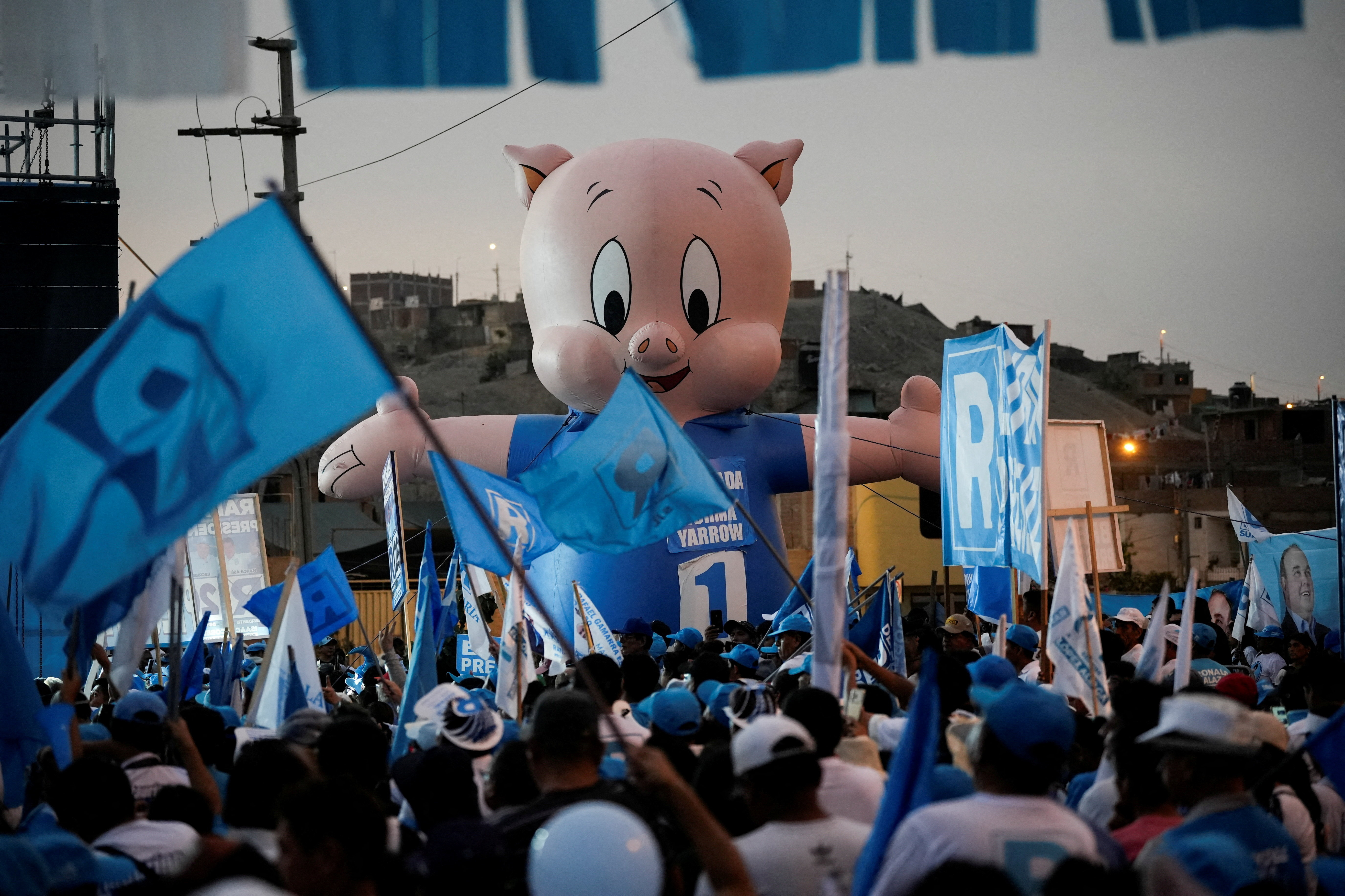 Supporters of Peru's presidential candidate Rafael Lopez Aliaga gather during a campaign rally ahead of the April 12 general election, in Lima, Peru, April 4, 2026. REUTERS/Angela Ponce