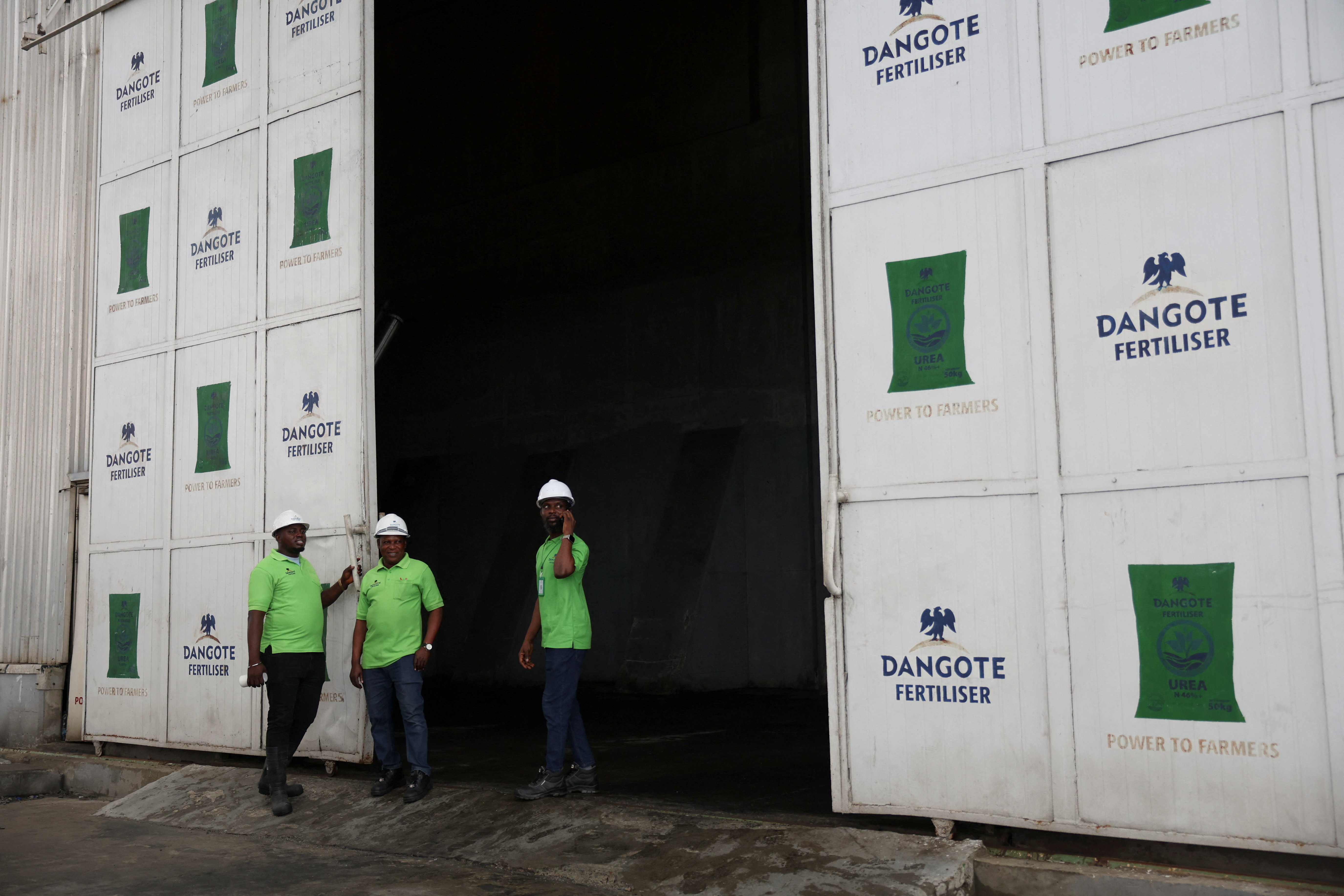 Workers stand at the Dangote Industries oil refinery and fertilizer plant site in Ibeju Lekki, Lagos, Nigeria, April 6, 2026. REUTERS/Sodiq Adelakun