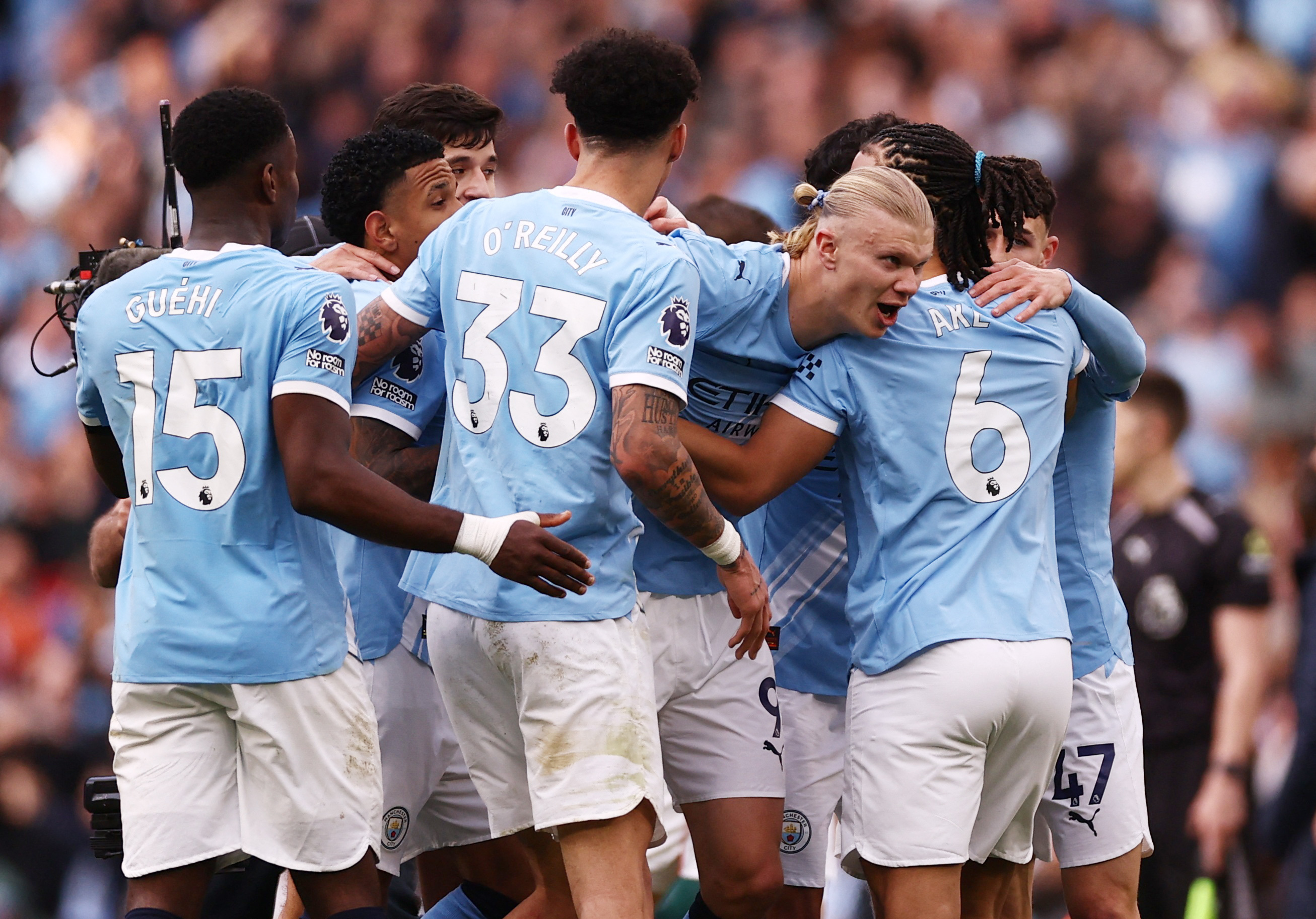 Soccer Football - Premier League - Manchester City v Arsenal - Etihad Stadium, Manchester, Britain - April 19, 2026 Manchester City's Erling Haaland with teammates celebrate after the match Action Images via Reuters/Lee Smith EDITORIAL USE ONLY. NO USE WITH UNAUTHORIZED AUDIO, VIDEO, DATA, FIXTURE LISTS, CLUB/LEAGUE LOGOS OR 'LIVE' SERVICES. ONLINE IN-MATCH USE LIMITED TO 120 IMAGES, NO VIDEO EMULATION. NO USE IN BETTING, GAMES OR SINGLE CLUB/LEAGUE/PLAYER PUBLICATIONS. PLEASE CONTACT YOUR ACCOUNT REPRESENTATIVE FOR FURTHER DETAILS..
