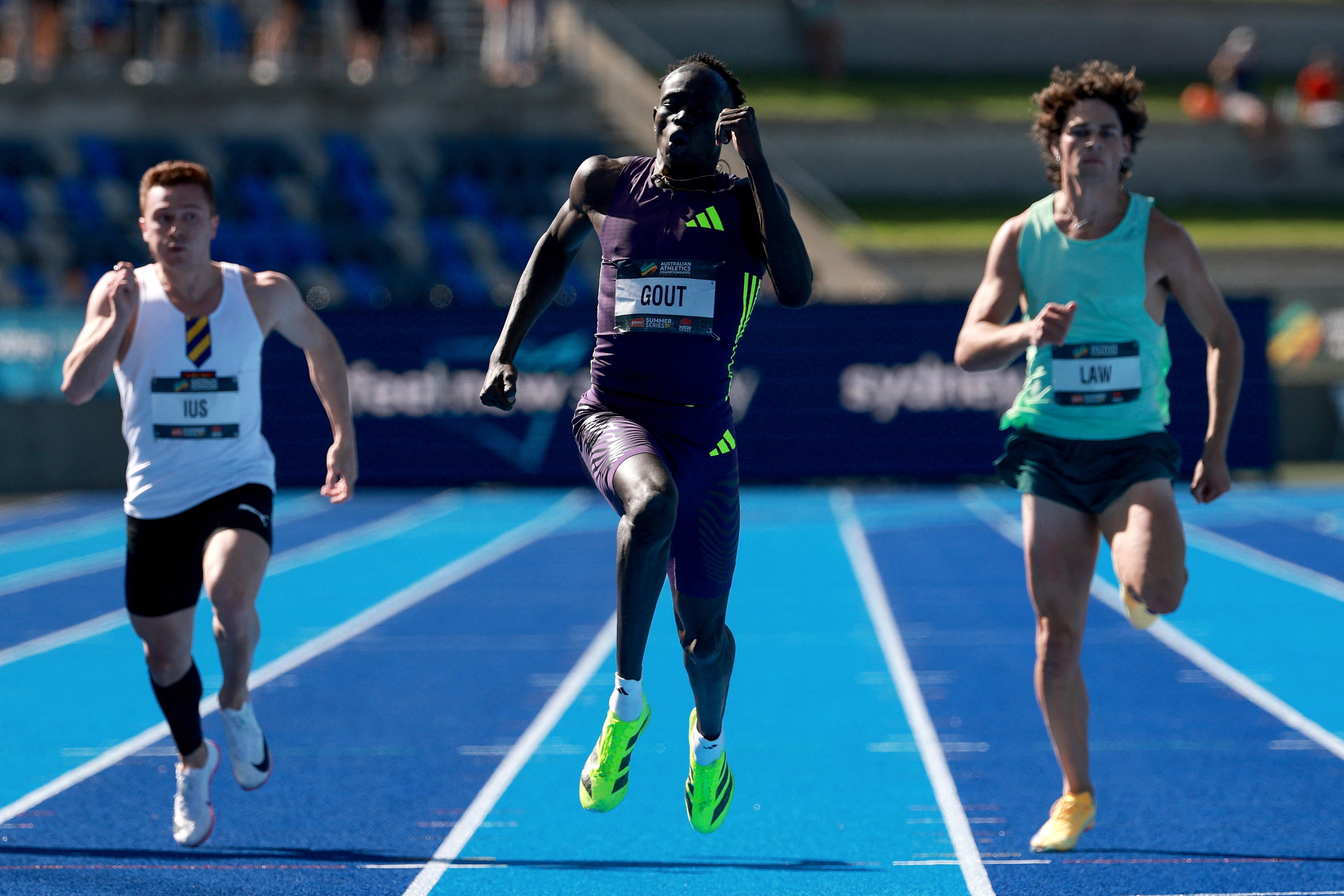 Australias Gout Gout (C) competes in the mens 200M final at the Australian Athletics Championships in Sydney on April 12, 2026. (Photo by DAVID GRAY / AFP) / -- IMAGE RESTRICTED TO EDITORIAL USE - STRICTLY NO COMMERCIAL USE --