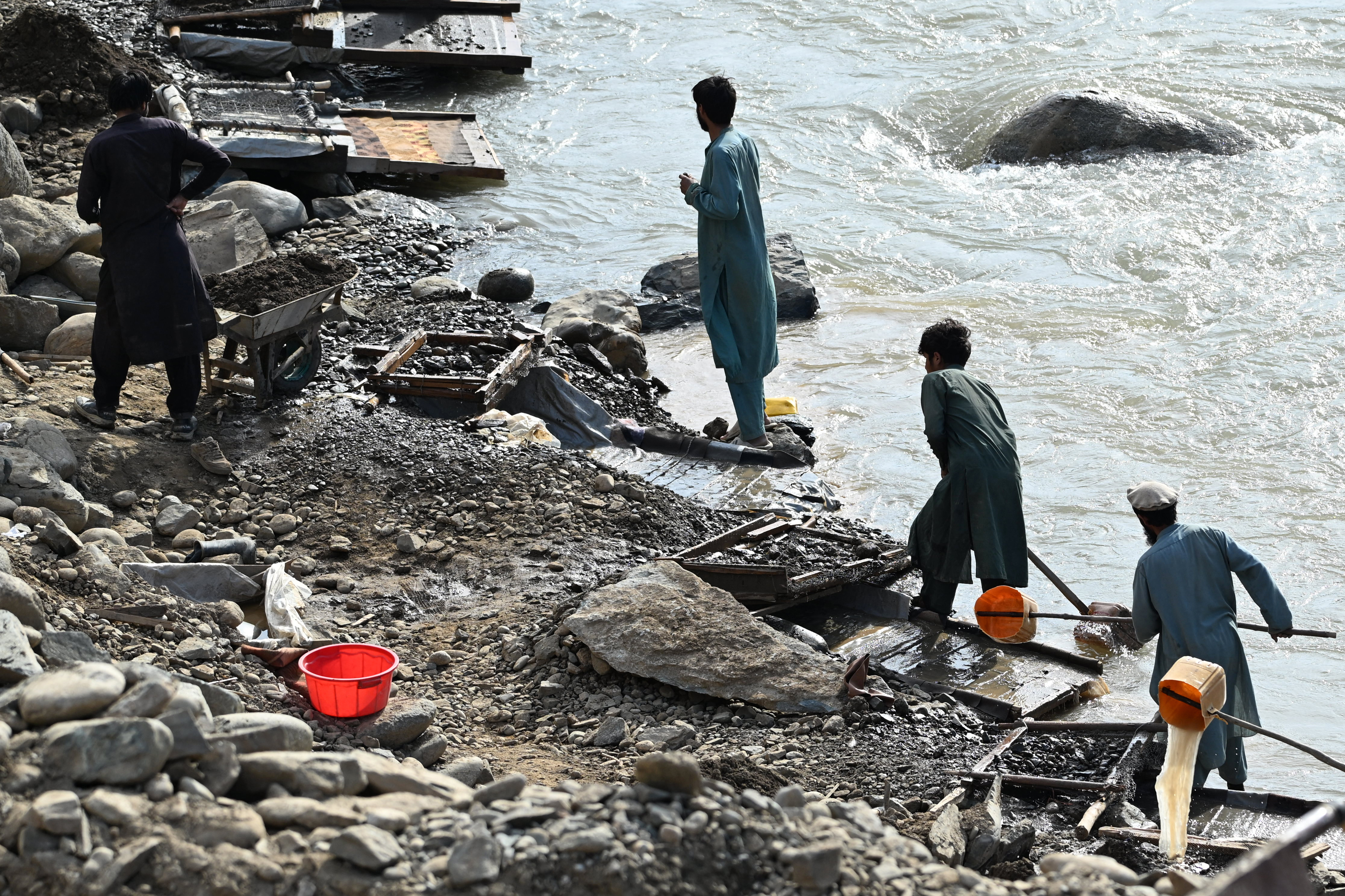 Afghan villagers turn to gold panning to sustain livelihoods
