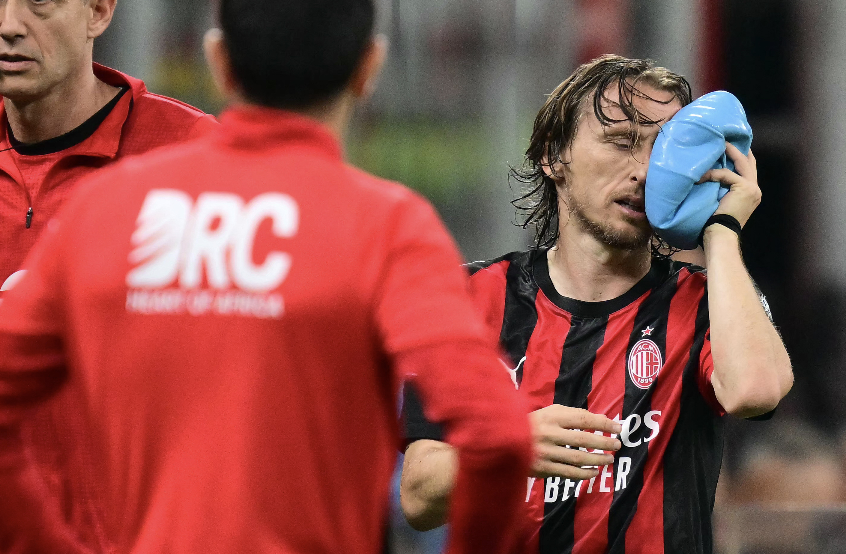 AC Milan's Croatian midfielder #14 Luka Modric leaves the pitch after being injured during the Italian Serie A football match between AC Milan and Juventus FC at the San Siro stadium in Milan, northern Italy, on April 26, 2026. (Photo by Stefano RELLANDINI / AFP)