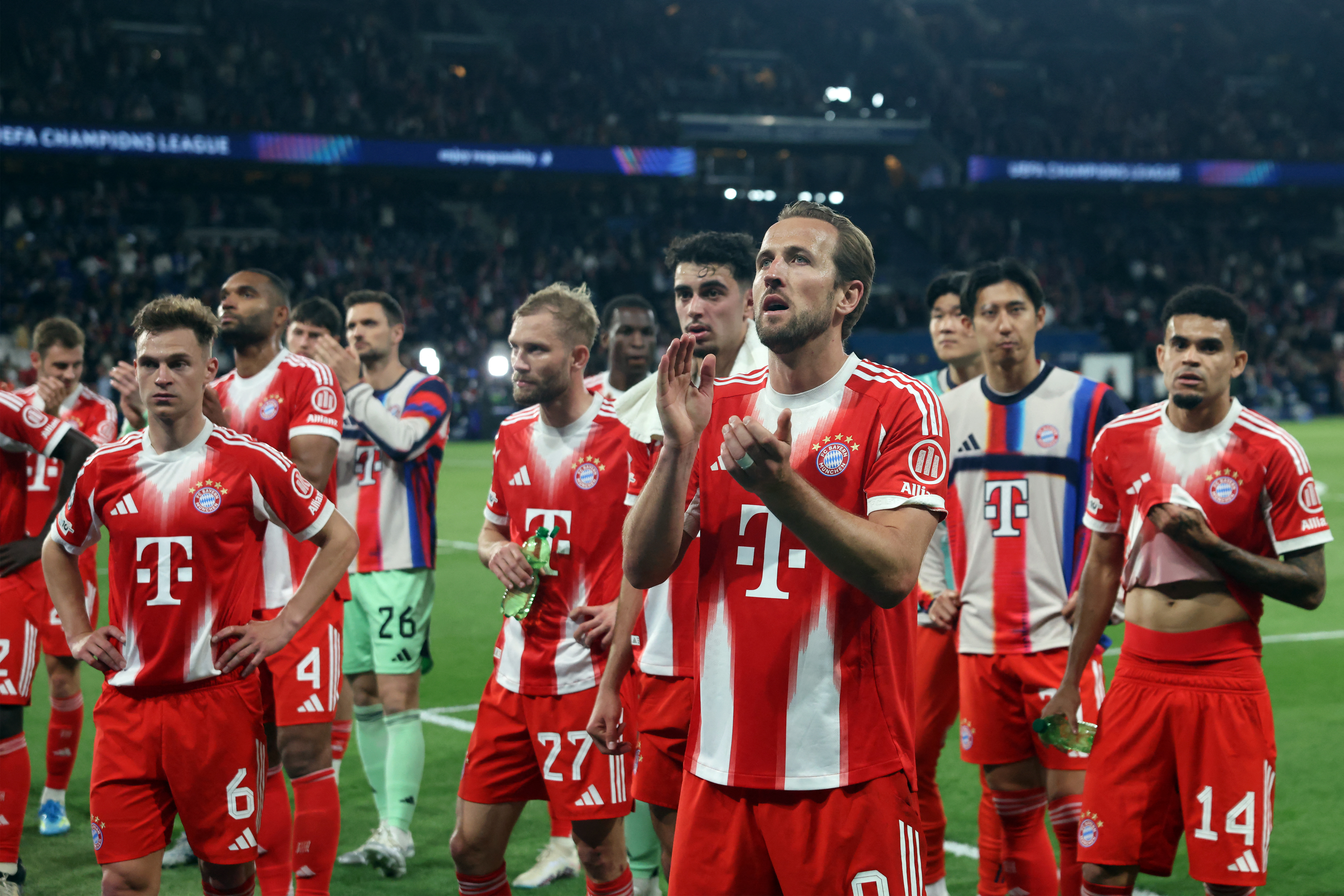 Bayern Munich's English forward #09 Harry Kane applauds his supporters with teammates at the end of the UEFA Champions League semi-final first leg football match between Paris Saint-Germain (PSG) and Bayern Munich at the Parc des Princes in Paris on April 28, 2026. (Photo by Alain JOCARD / AFP)