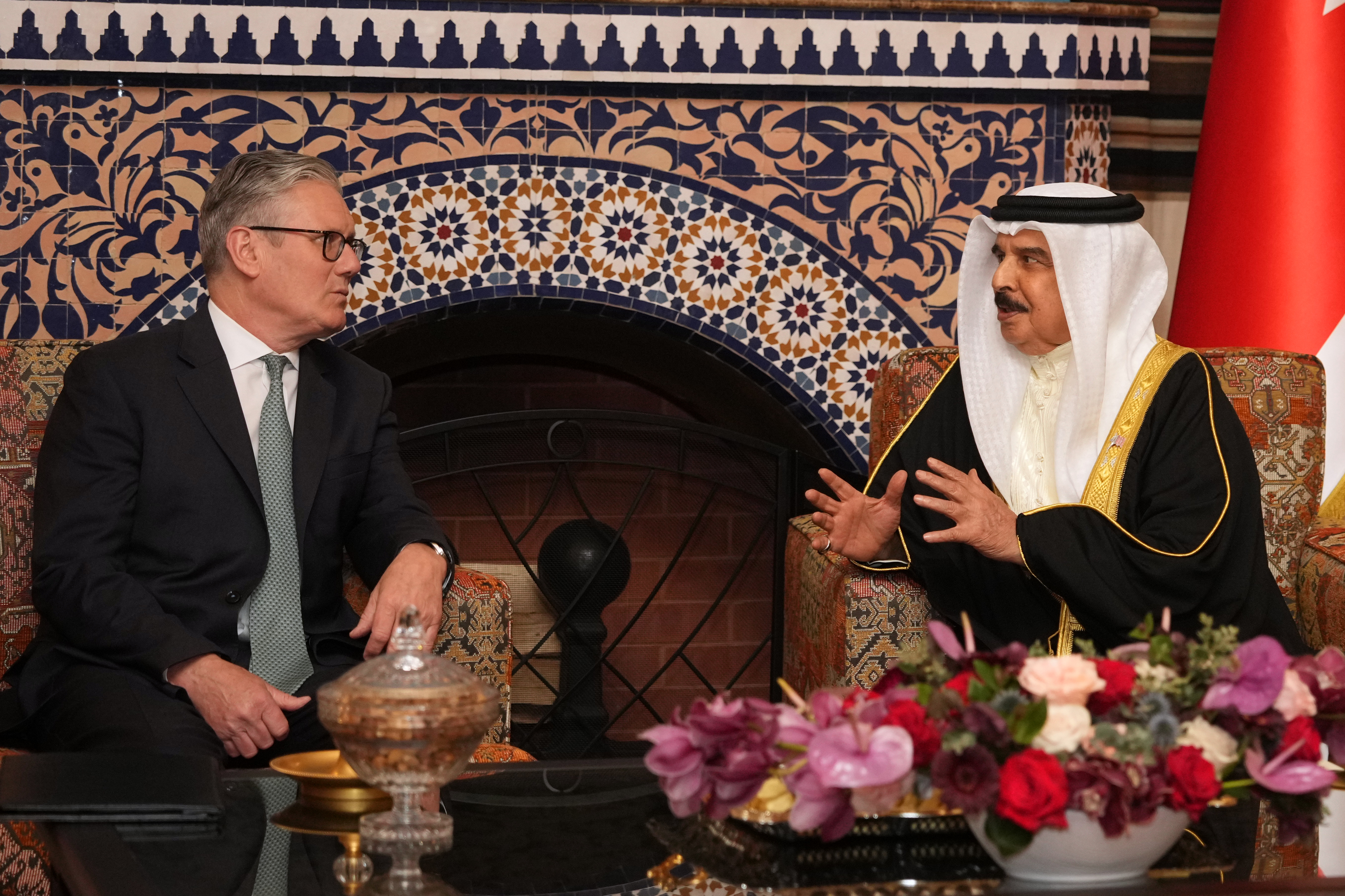 Britain's Prime Minister Keir Starmer meets Bahrain's King Hamad bin Isa Al Khalifa at the Al Sakhir Palace in Bahrain, Thursday, April 9, 2026.(AP Photo/Alastair Grant, Pool)