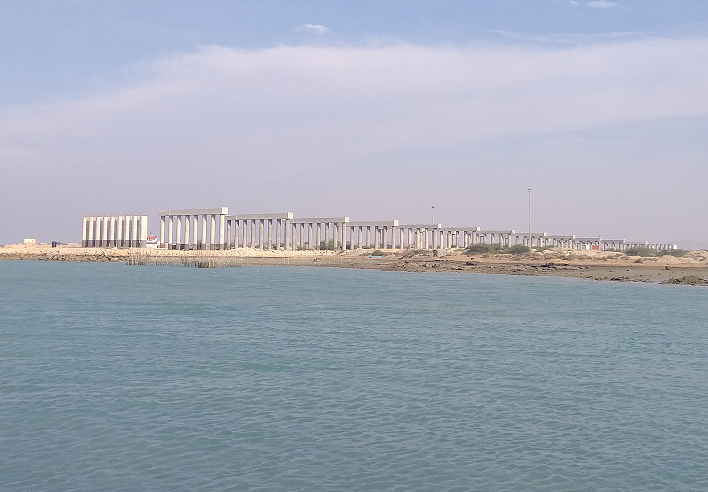 photo showing the massive foundations and caissons of the Persian Gulf Bridge in the water