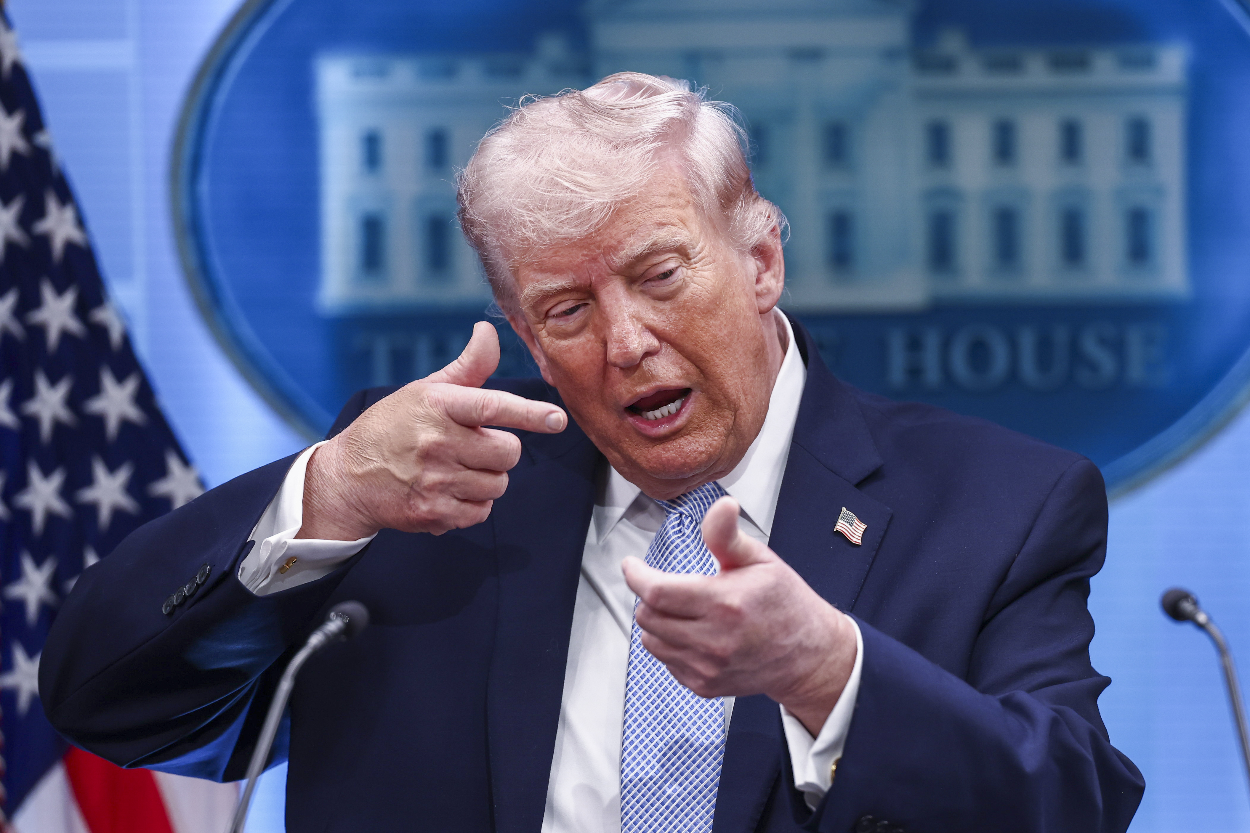 epaselect epa12872329 US President Donald Trump gestures as he responds to a question from the news media during a briefing on Iran from the White House in Washington, DC, USA, 06 April 2026. EPA/JIM LO SCALZO