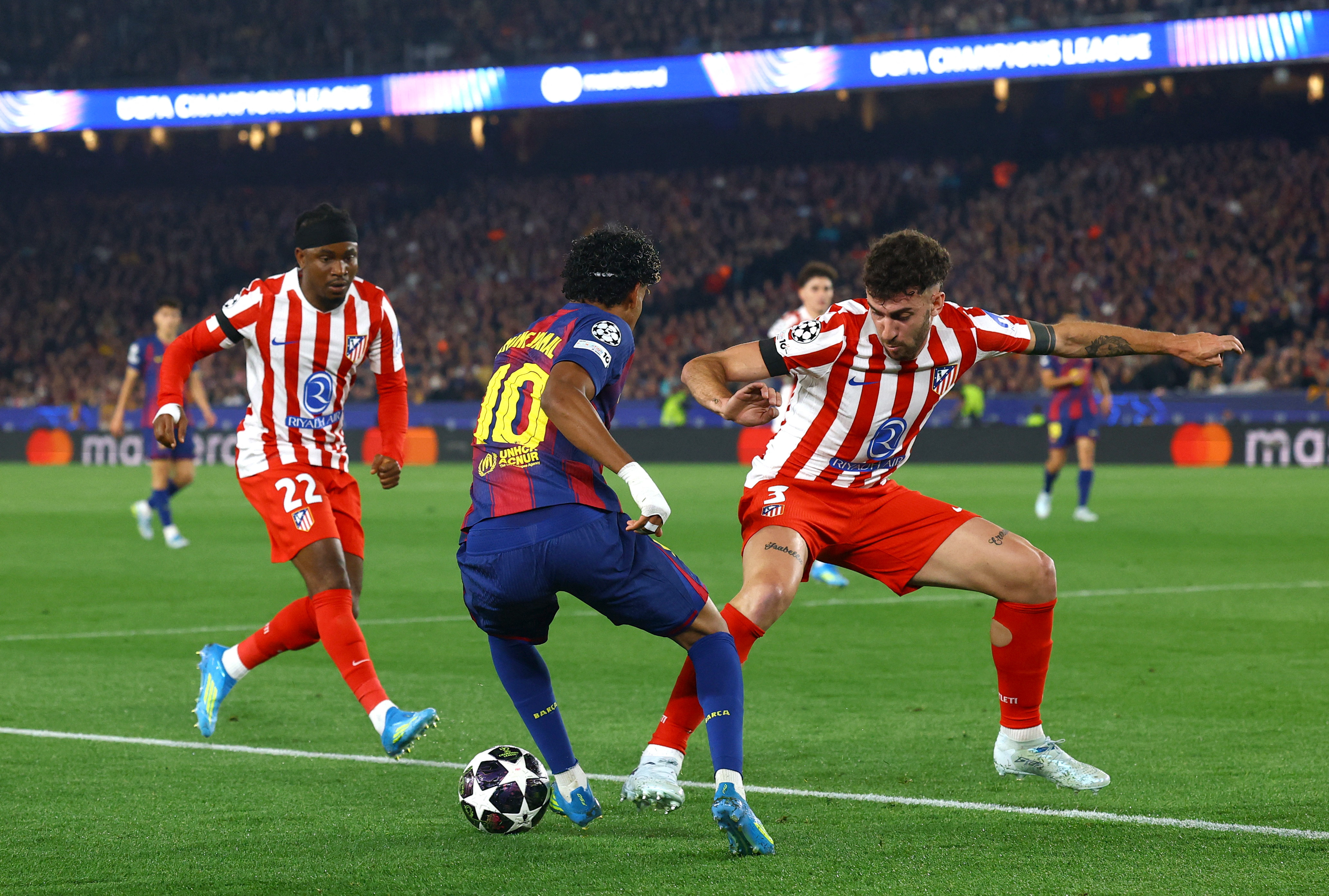 Soccer Football - UEFA Champions League - Quarter Final - First Leg - FC Barcelona v Atletico Madrid - Spotify Camp Nou, Barcelona, Spain - April 8, 2026 FC Barcelona's Lamine Yamal in action with Atletico Madrid's Matteo Ruggeri REUTERS/Albert Gea