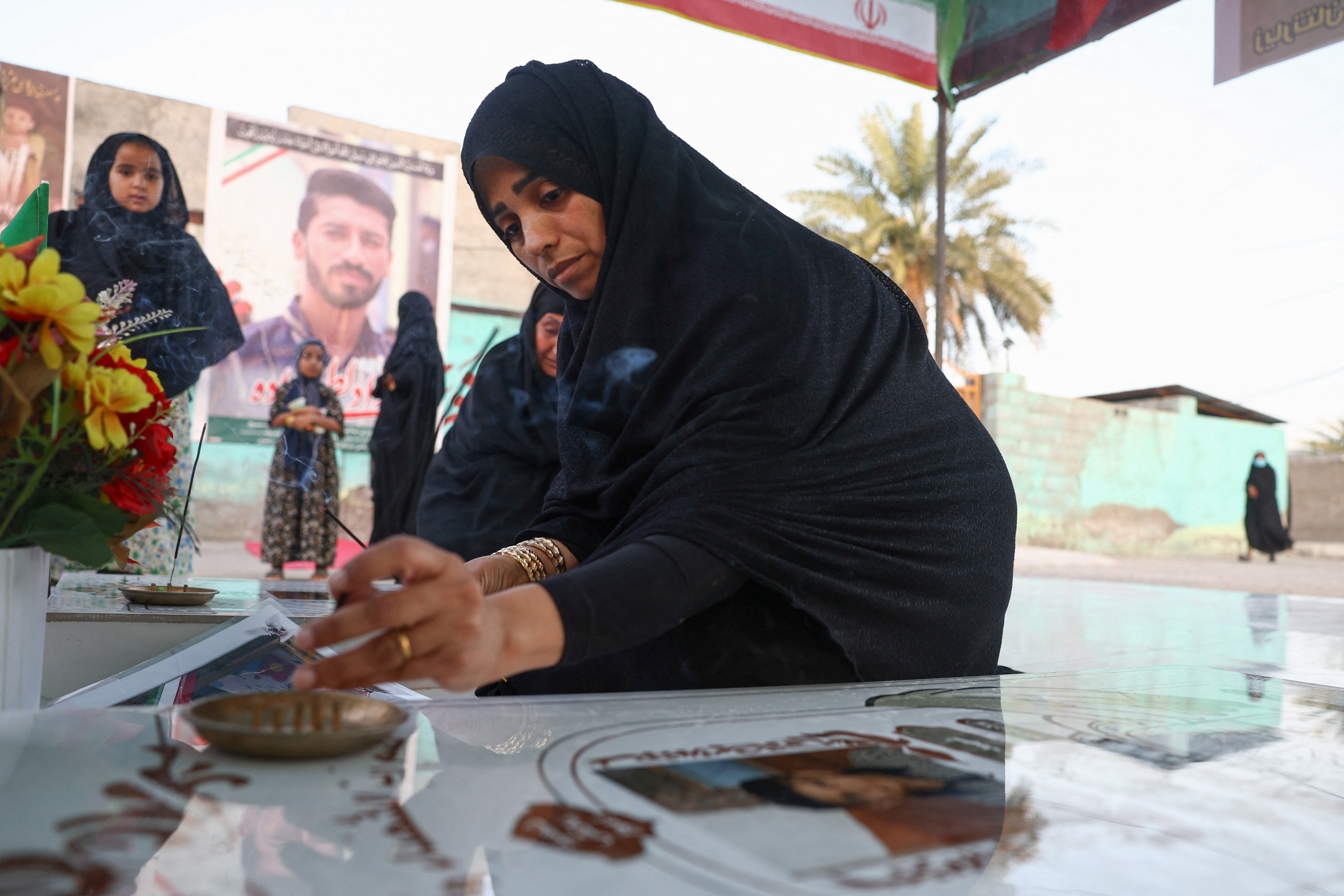 Raheleh, an Iranian woman who lost two of her children in Minab school strike on February 28, reacts at their grave in Minab, Iran, May 21, 2026. Majid Asgaripour/WANA (West Asia News Agency) via REUTERS ATTENTION EDITORS - THIS PICTURE WAS PROVIDED BY A THIRD PARTY