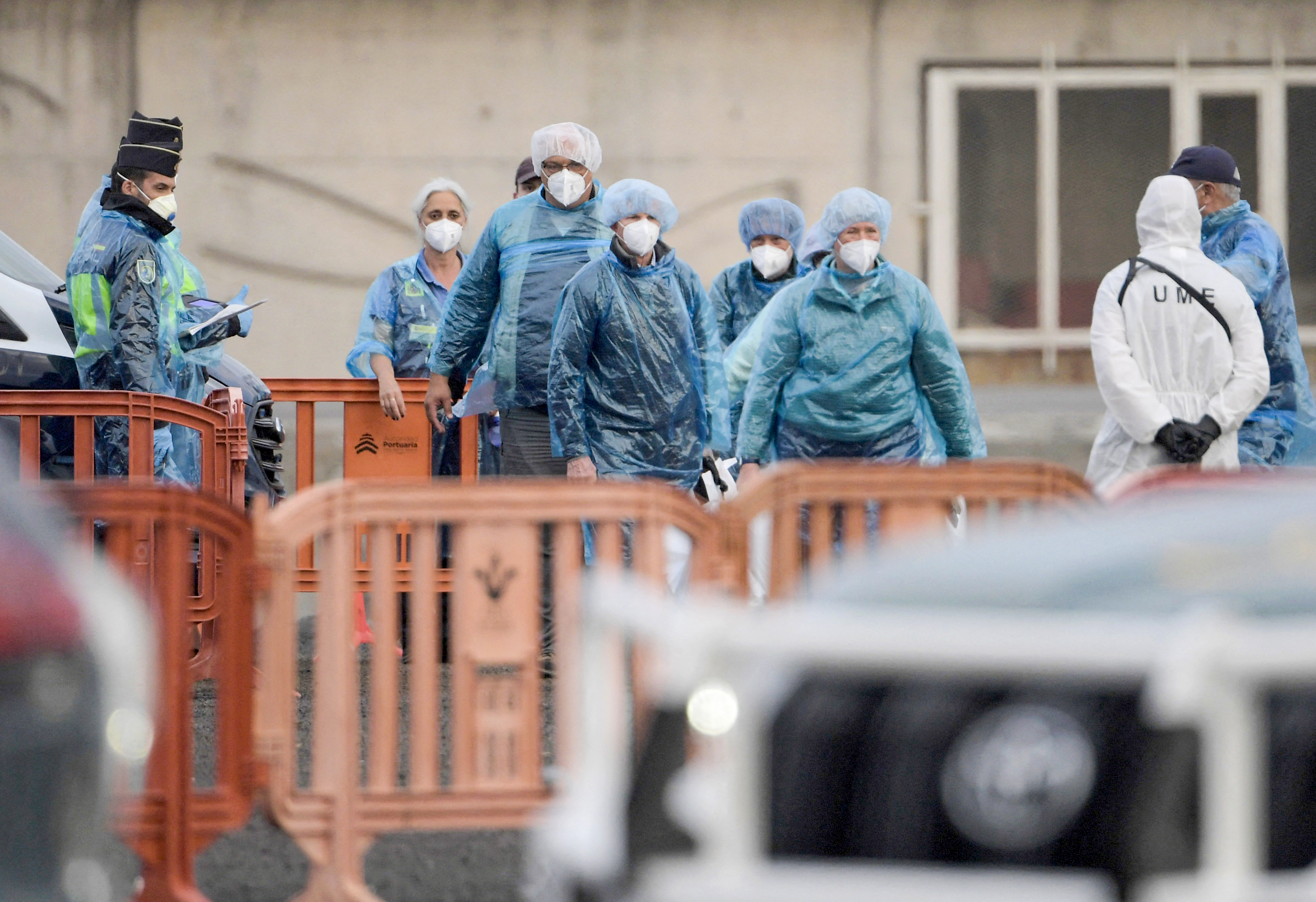 US passengers from the Dutch flagged hantavirus-stricken cruise ship MV Hondius disembark at the industrial port of Granadilla de Abona on the island of Tenerife in Spain's Canary Islands on May 10, 2026. Repatriation flights for the nearly 150 passengers onboard the ship hit by a deadly hantavirus outbreak got underway as passengers and some crew members were transferred to shore on smaller vessels then by bus to the airport and then flown home after weeks at sea. (Photo by JORGE GUERRERO / AFP)