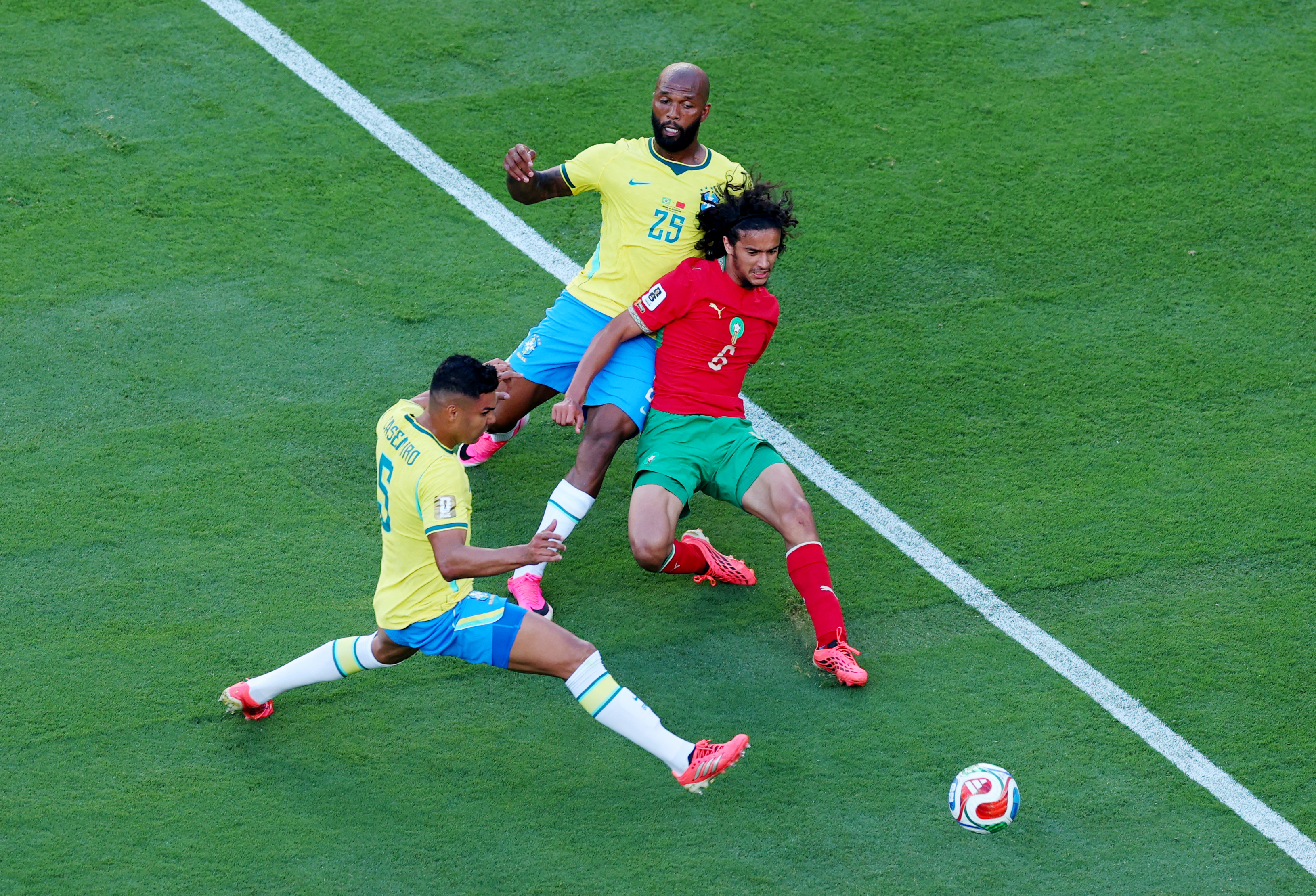Soccer Football - FIFA World Cup 2026 - Group C - Brazil v Morocco - New York/New Jersey Stadium, East Rutherford, New Jersey, U.S. - June 13, 2026 Morocco's Ayyoub Bouaddi in action with Brazil's Igor Thiago and Casemiro REUTERS/Mike Segar