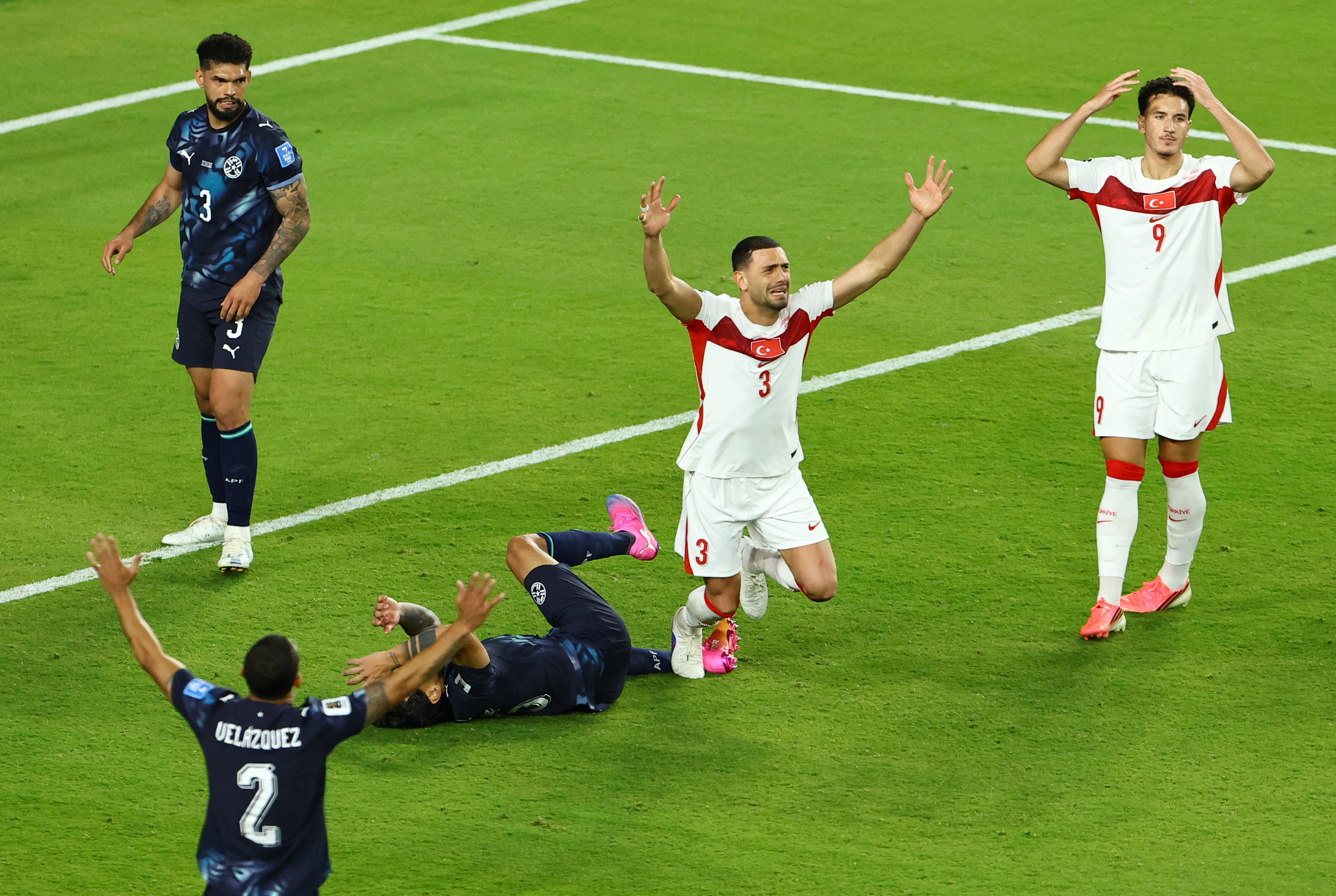 Soccer Football - FIFA World Cup 2026 - Group D - Turkey v Paraguay - San Francisco Bay Area Stadium, Santa Clara, California, U.S. - June 19, 2026 Turkey's Merih Demiral and Deniz Gul react REUTERS/Eloisa Lopez