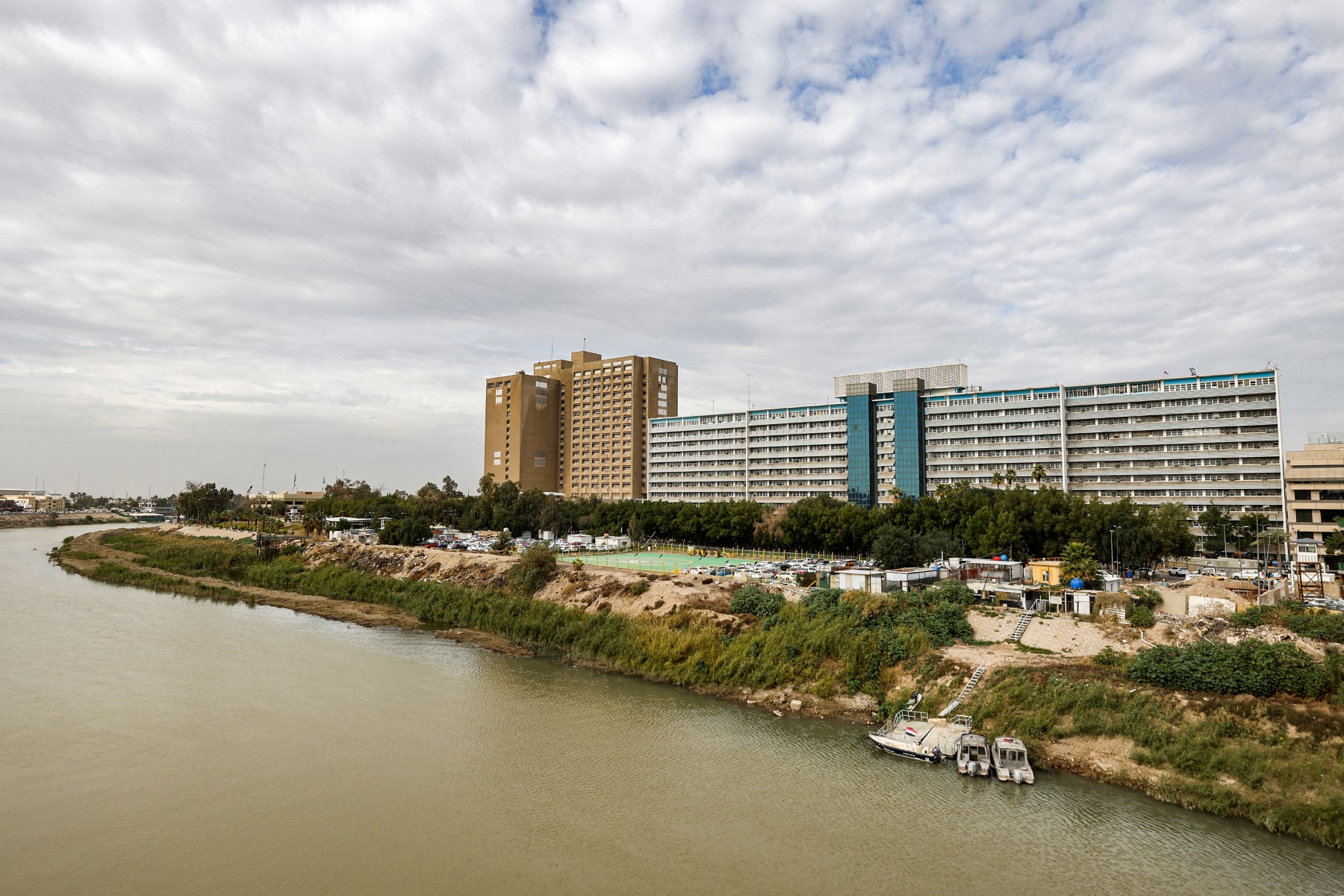 This picture taken on December 24, 2023 shows a view of the Baghdad Medical City hospital complex overlooking the Tigris river in the centre of Baghdad. Stricken by drought, Iraq's already-dwindling rivers are suffocating under medical waste and sewage contamination. (Photo by AHMAD AL-RUBAYE / AFP)
