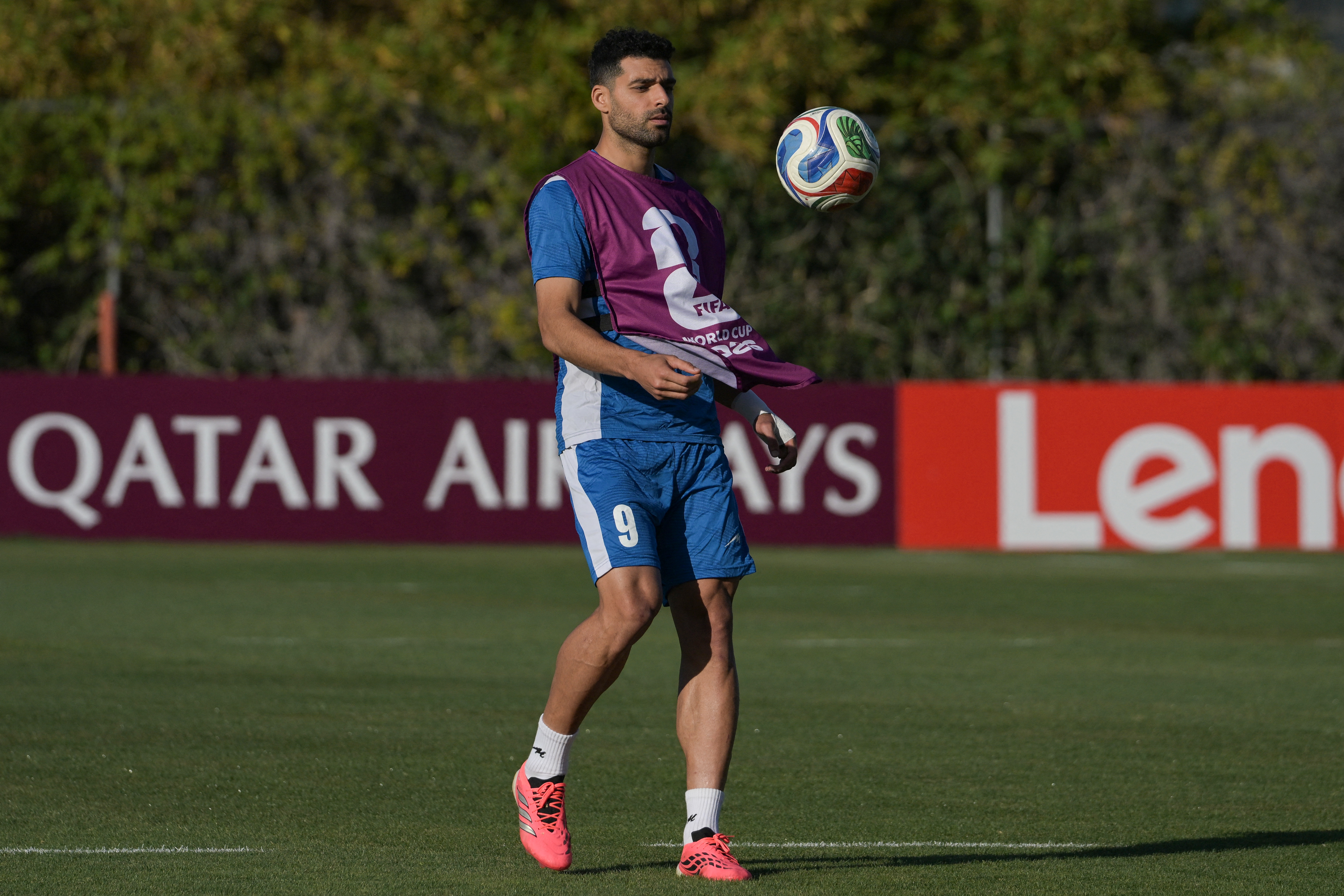 Mehdi Taremi in action.