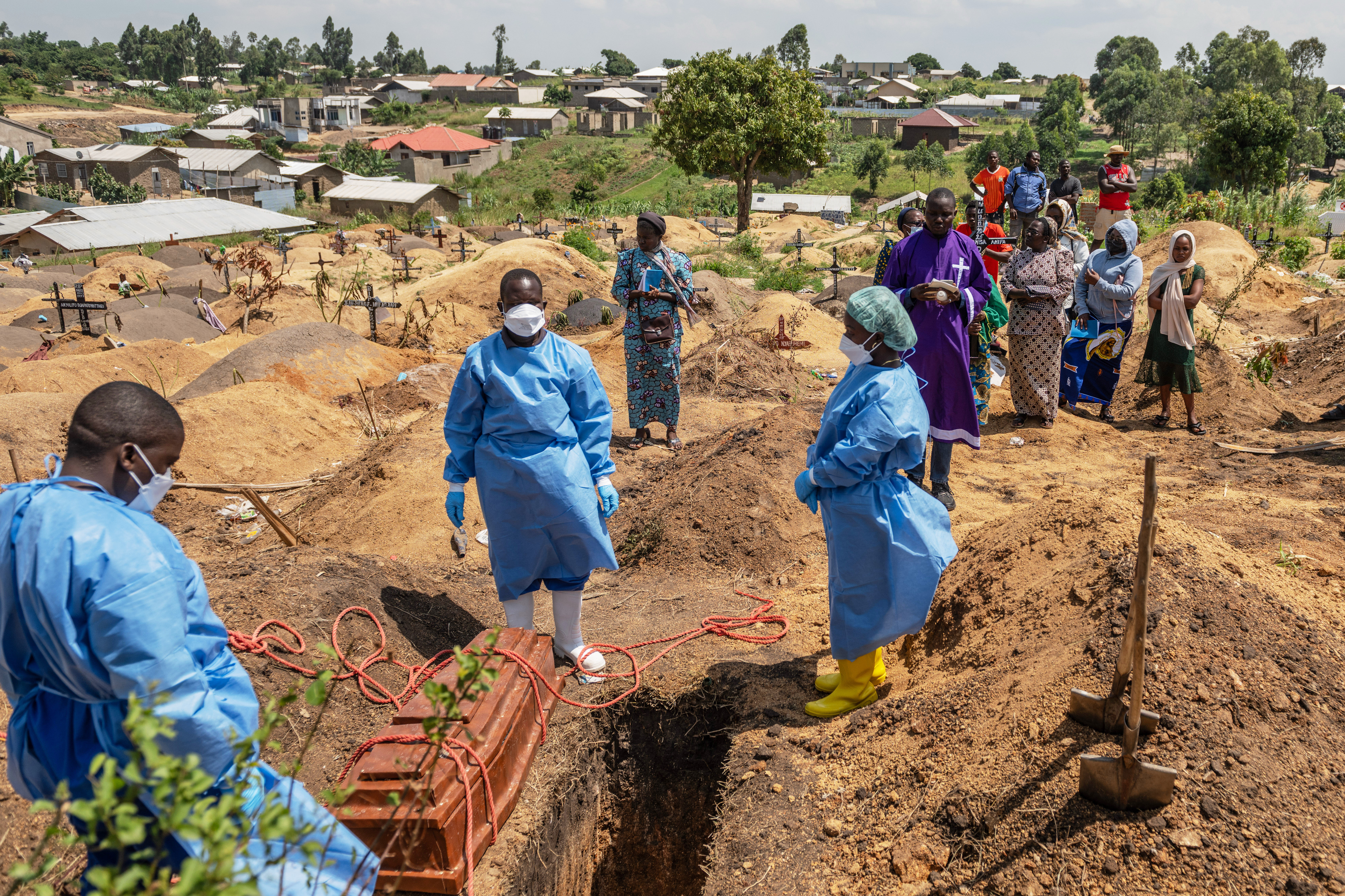 Ebola cases surpass 1,000 in Congo amid violence and displacement