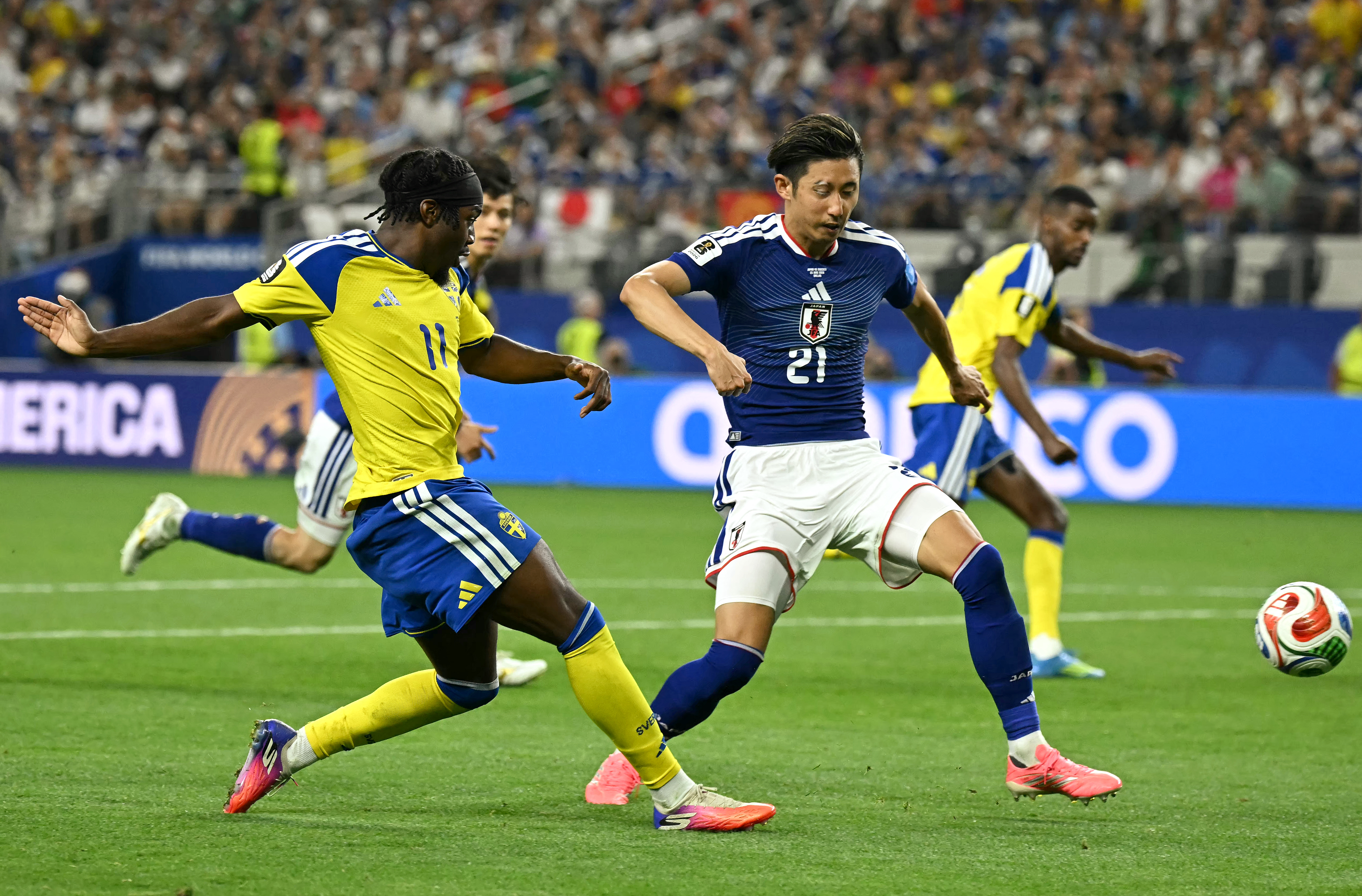 Sweden's forward #11 Anthony Elanga shoots but fails to score next to Japan's defender #21 Hiroki Ito during the 2026 World Cup Group F football match between Japan and Sweden at the Dallas Stadium in Arlington on June 25, 2026.