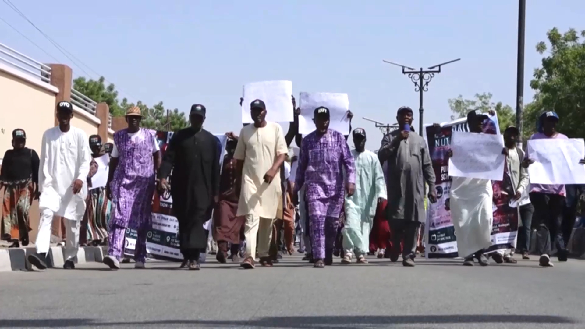 Video: Teachers in northern Nigeria protest abduction of school children