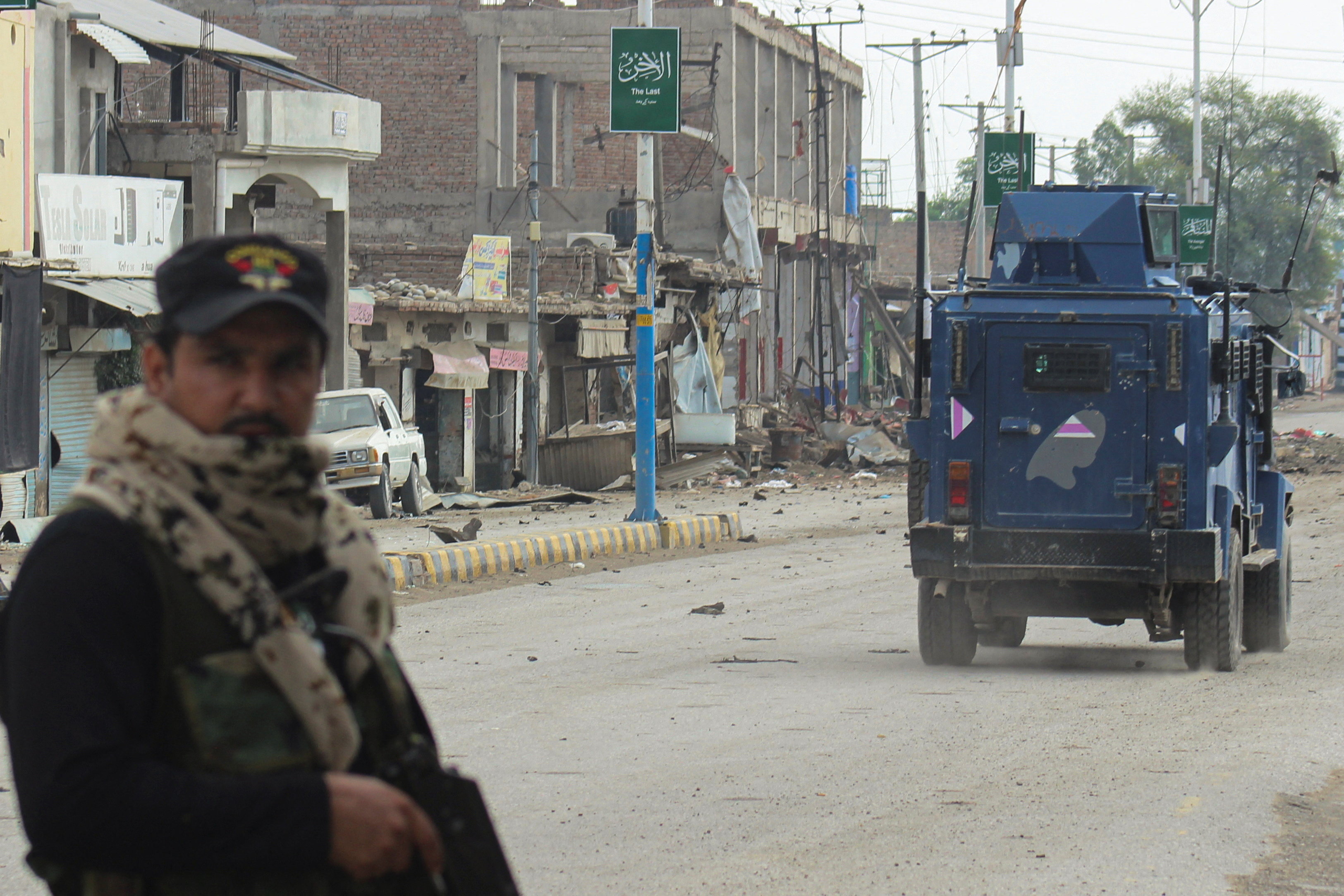 A police officer stands guard on a street with damaged shops in the background, following a militant attack on the Frontier Constabulary (FC) headquarters in Bannu, Khyber Pakhtunkhwa province, in Pakistan September 2, 2025. REUTERS/Ehsan Khattak