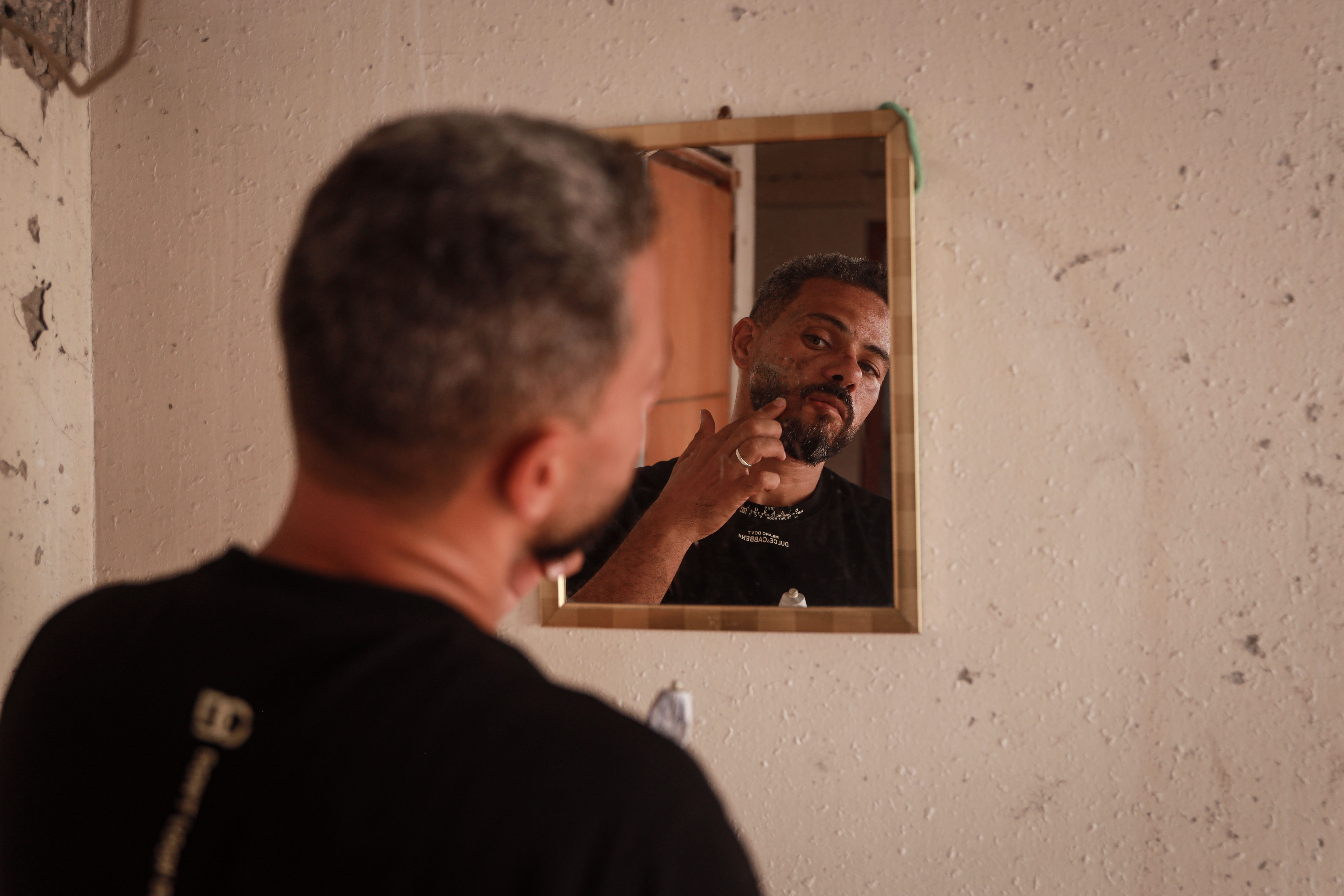 Al-Qahouji is trying to cope with his condition to continue working and support his family, but he hopes to travel soon so that his health problems don’t worsen, especially in his hand and lower jaw
