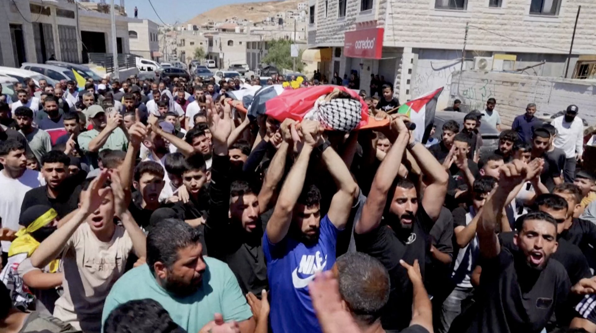 Palestinian teen shot by Israeli forces