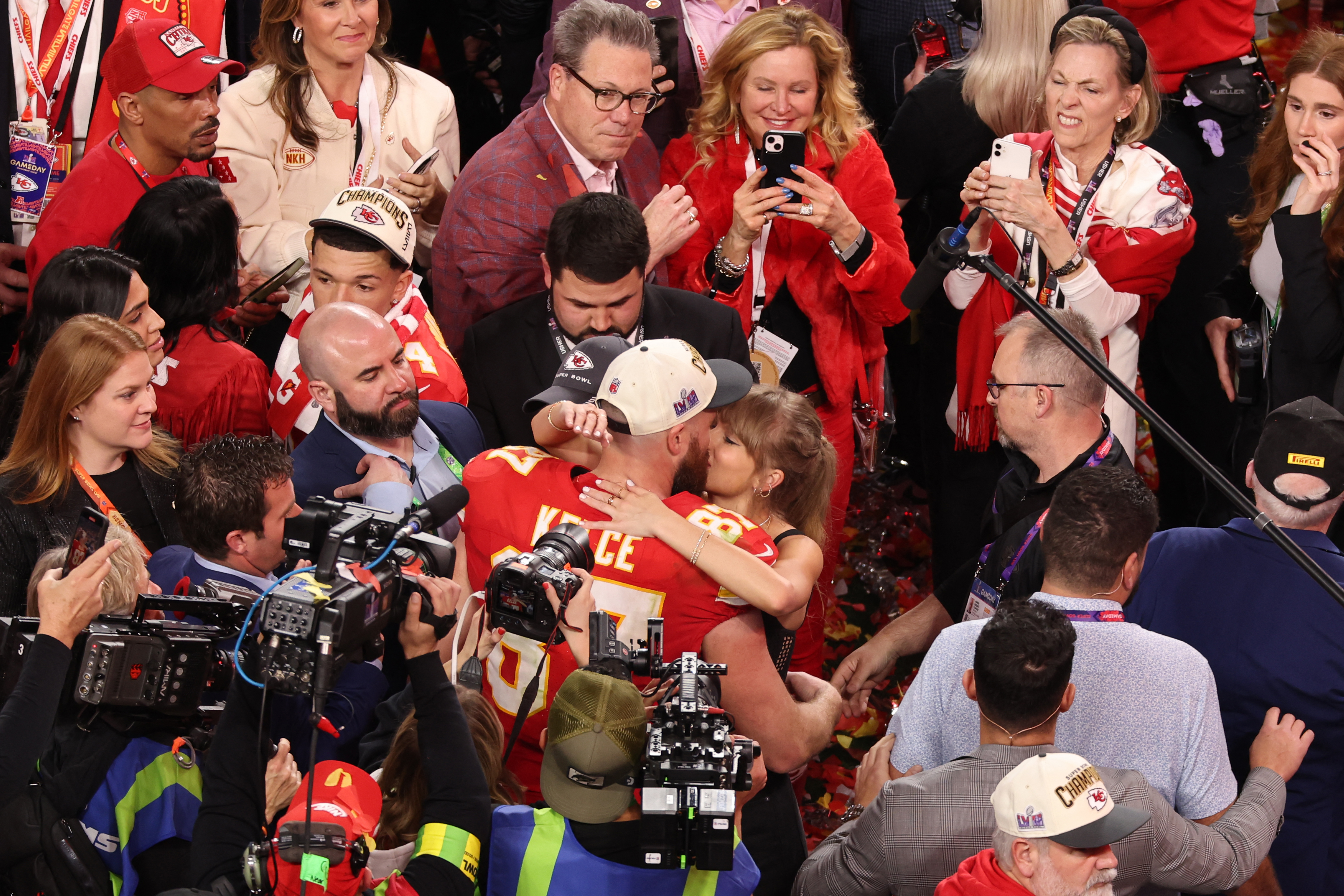 Football - NFL - Super Bowl LVIII - Kansas City Chiefs v San Francisco 49ers - Allegiant Stadium, Las Vegas, Nevada, United States - February 11, 2024 Kansas City Chiefs' Travis Kelce kisses partner Taylor Swift as they celebrate after Kansas City Chiefs win Super Bowl LVIII REUTERS/Mike Blake