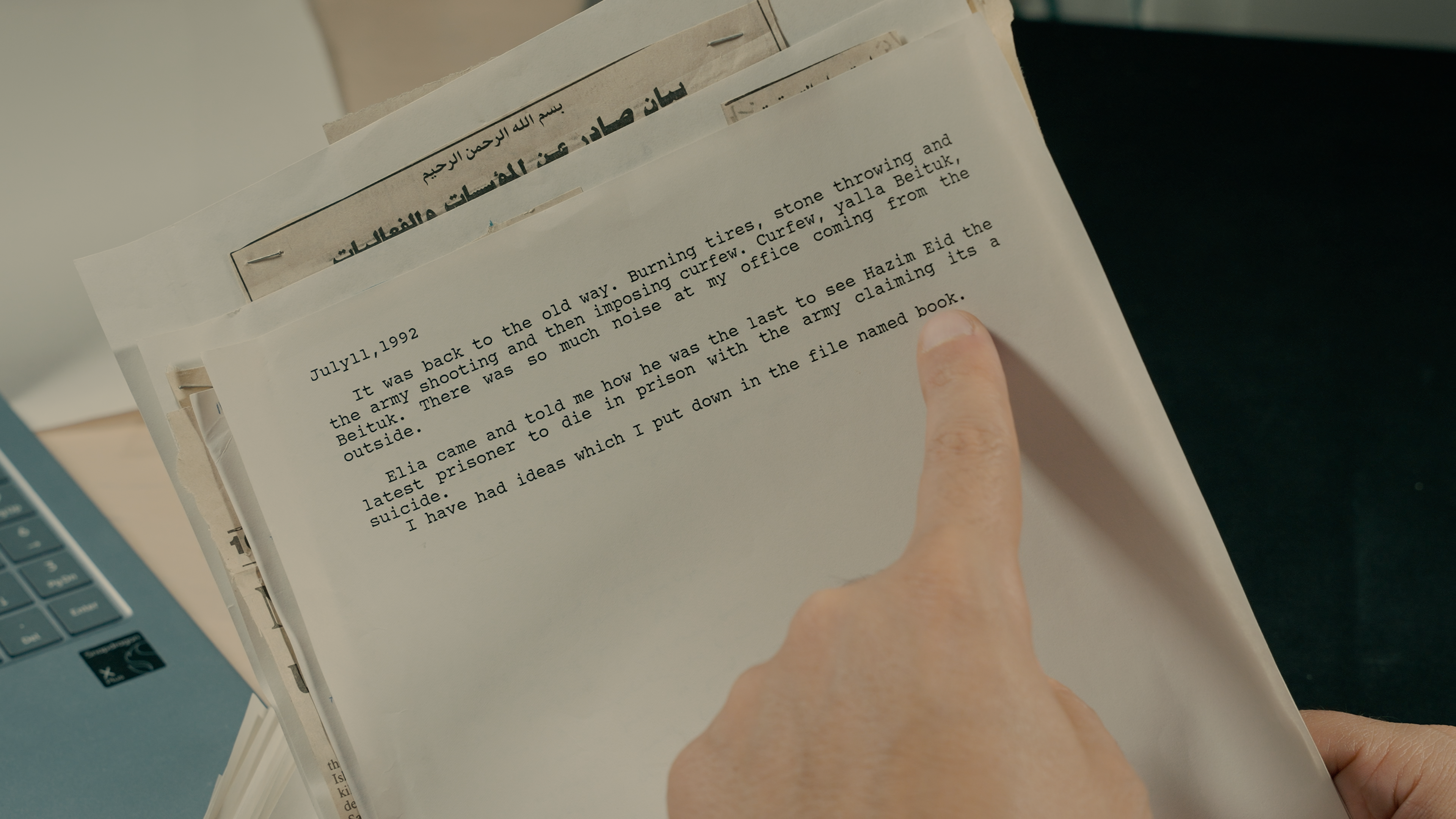 Raja Shehadeh points to a word in a diary entry dated July 11, 1992 [Hannah Harper]