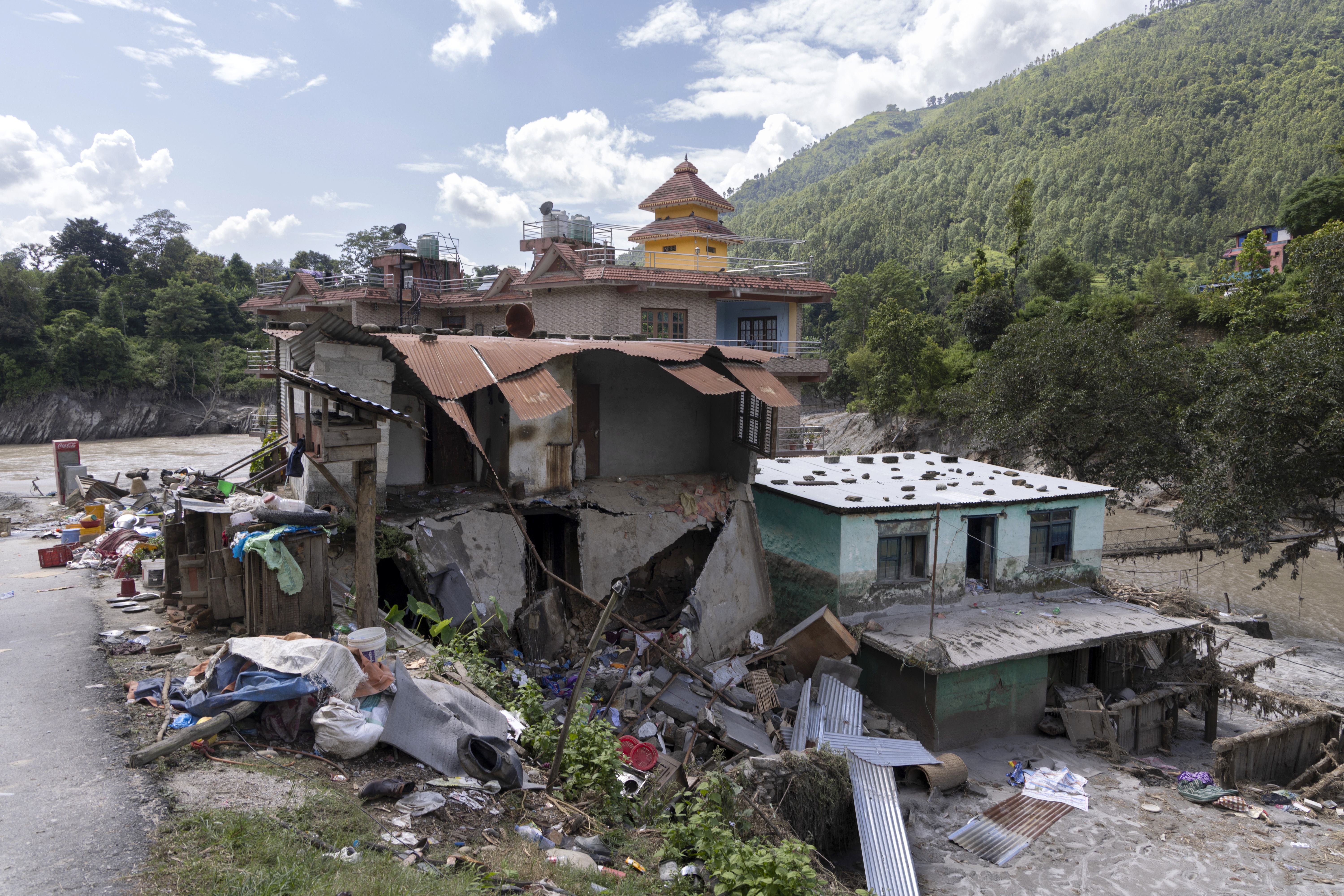 In pictures: Devastation from the Nepal-China floods