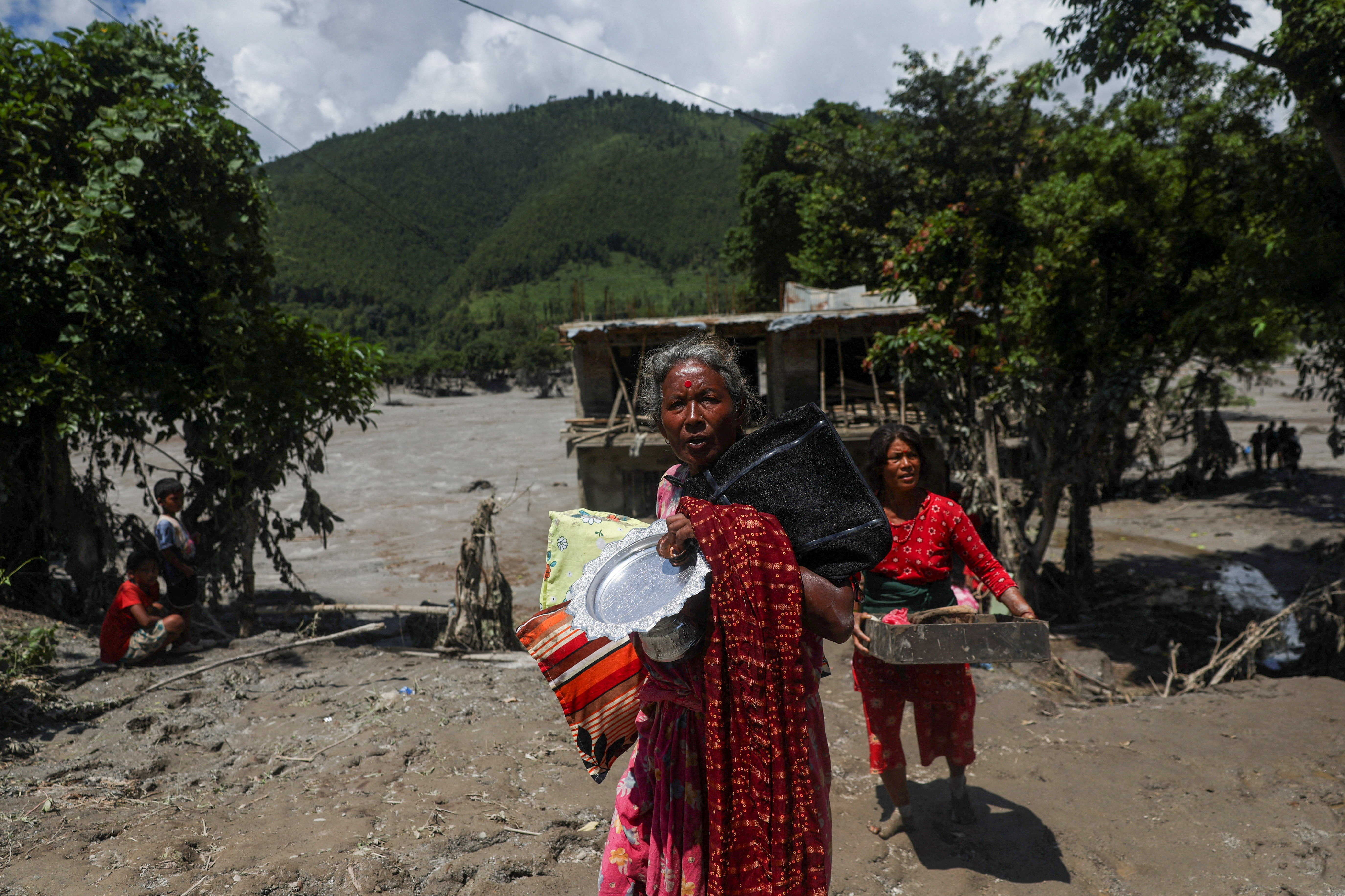 In pictures: Devastation from the Nepal-China floods
