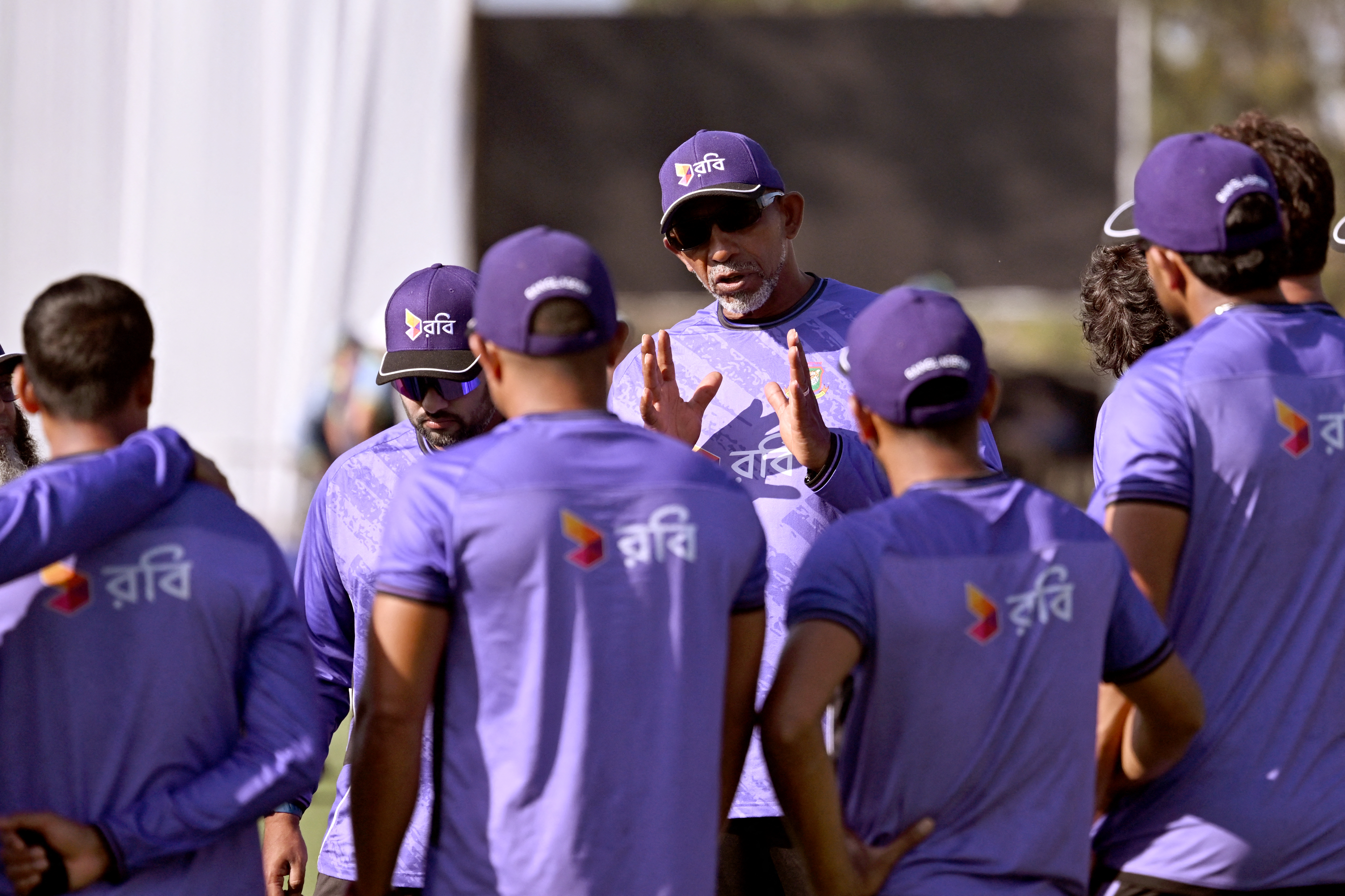 Bangladesh coach Phil Simmons (C) speaks to his players before play on the third day of the first cricket Test match between Australia and Bangladesh at Marrara Stadium in Darwin on August 15, 2026. (Photo by William WEST / AFP) / --IMAGE RESTRICTED TO EDITORIAL USE - STRICTLY NO COMMERCIAL USE--