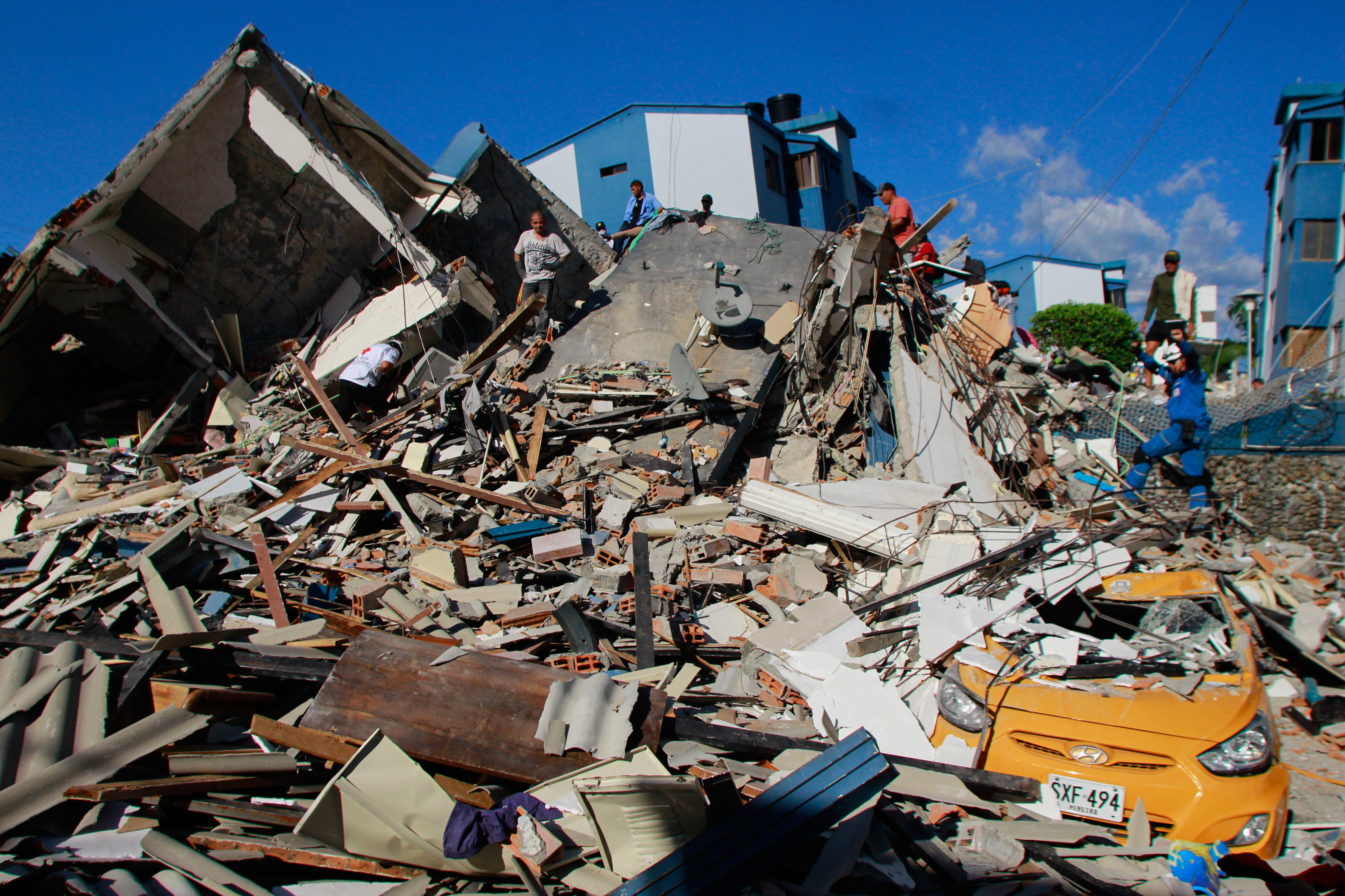 Rescue efforts intensify as quake devastates western Colombia towns