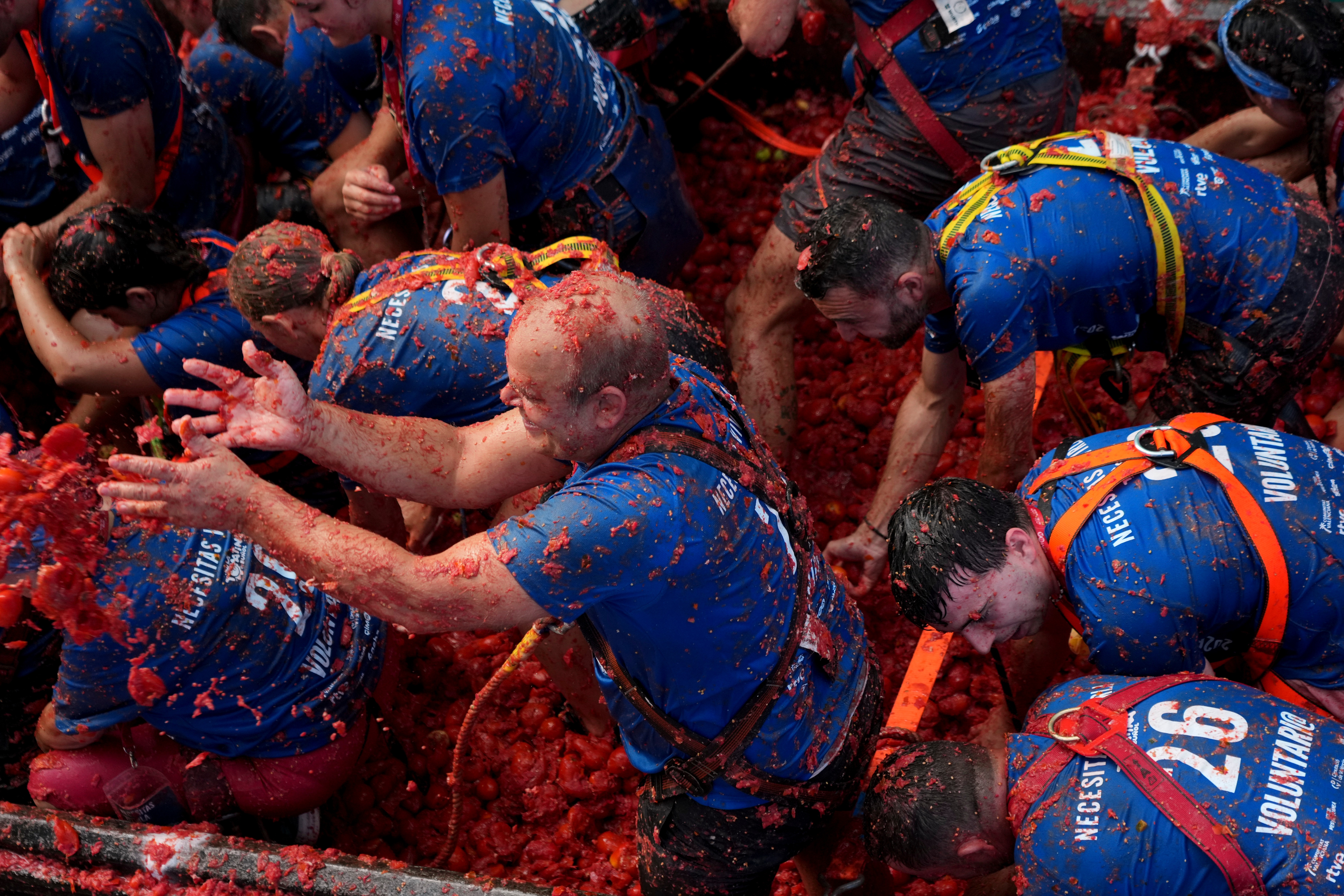 Thousands join Spain's La Tomatina festival for epic tomato battle