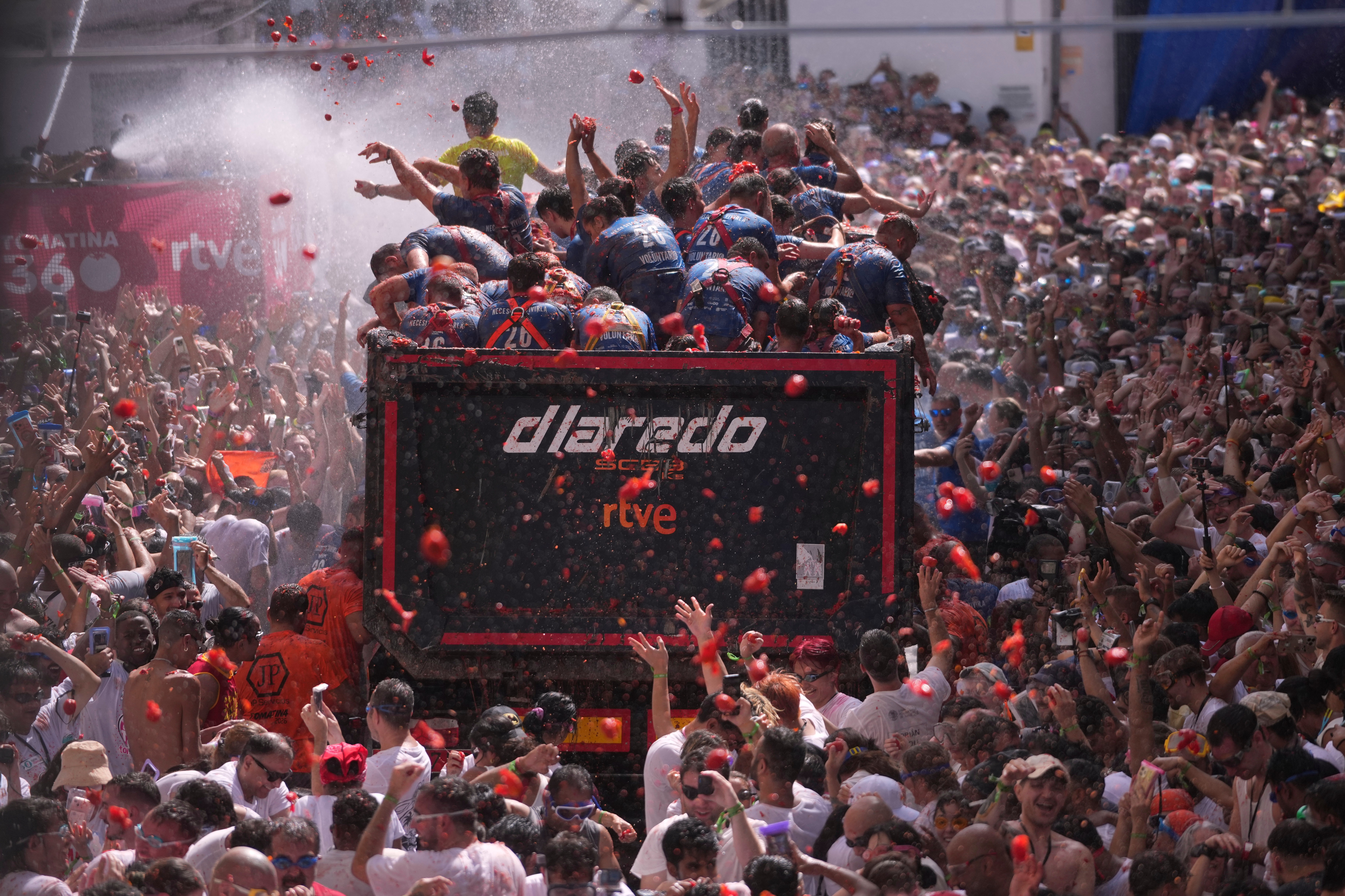 Thousands join Spain's La Tomatina festival for epic tomato battle