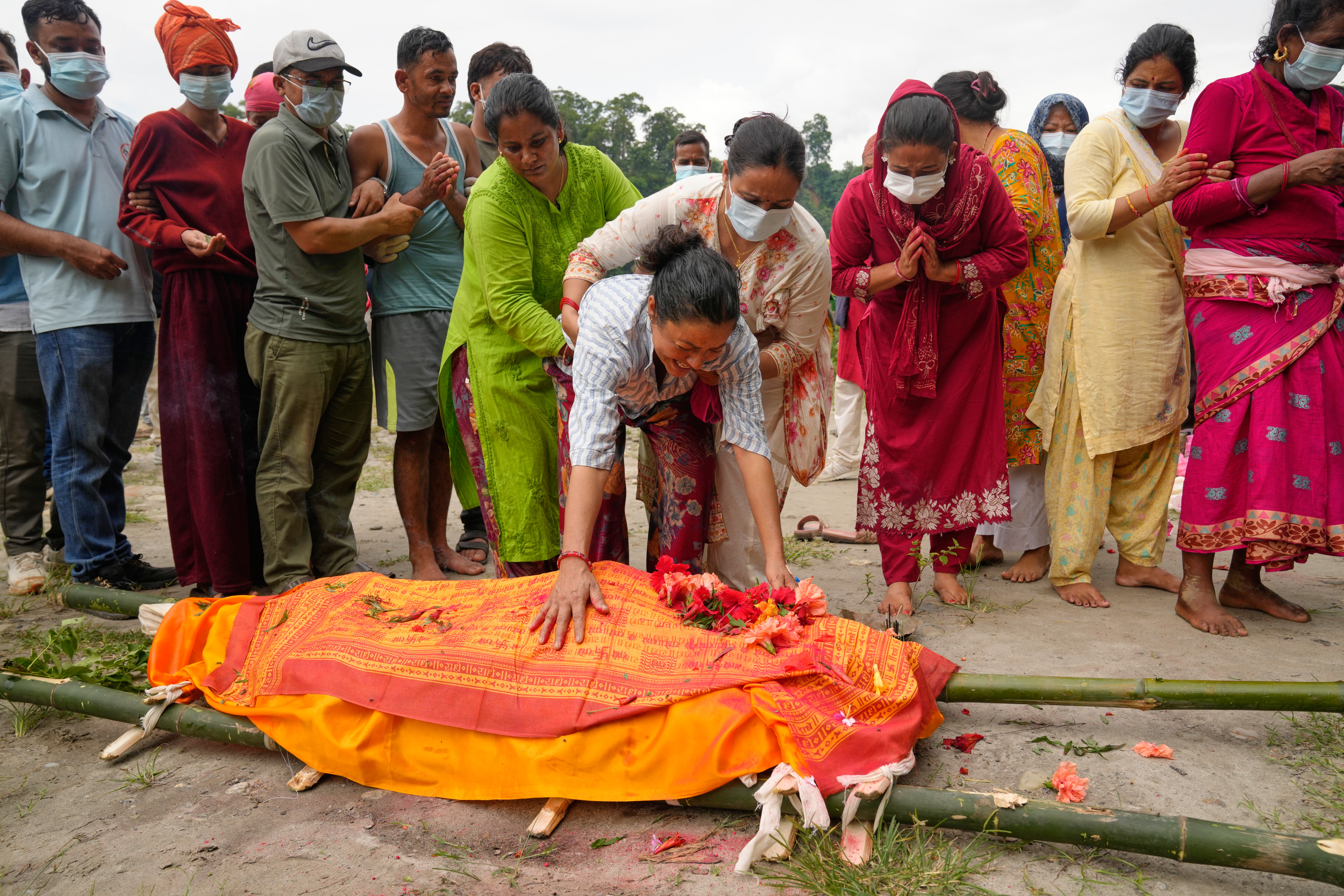 Nearly 1,000 dead, thousands missing in Nepal–China border floods
