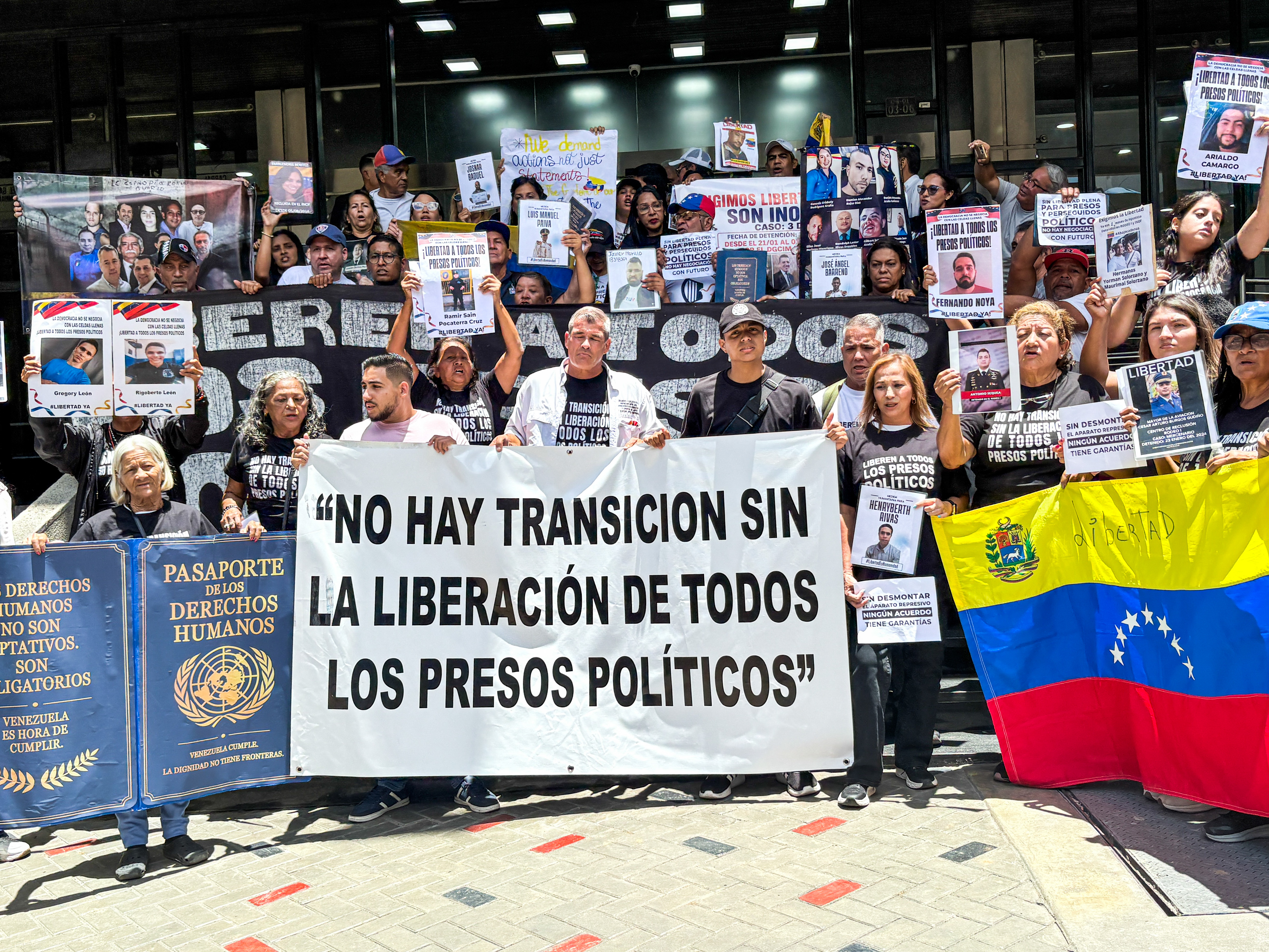 Protesters hold up a banner that reads, 'There is no transition without the liberation of political prisoners'