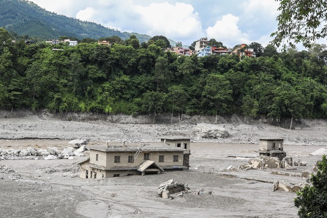 Trishuli market, covered in sludge, in Trishuli, Nepal [Mohammad Meherban/Al Jazeera]
