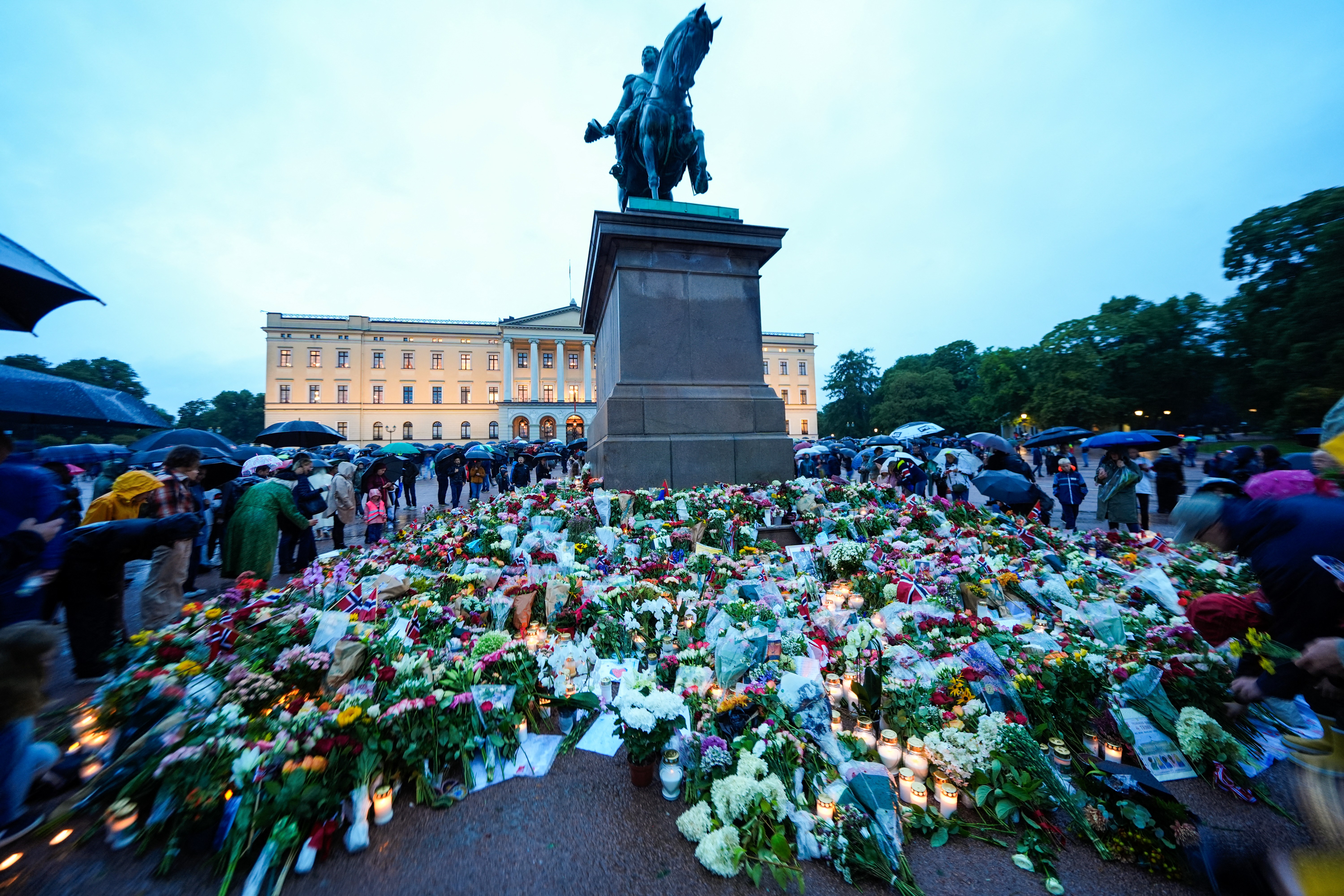 TOPSHOT - Flowers and candles have been placed in tribute to late King Harald V of Norway at the Palace Square in Oslo on August 28, 2026.