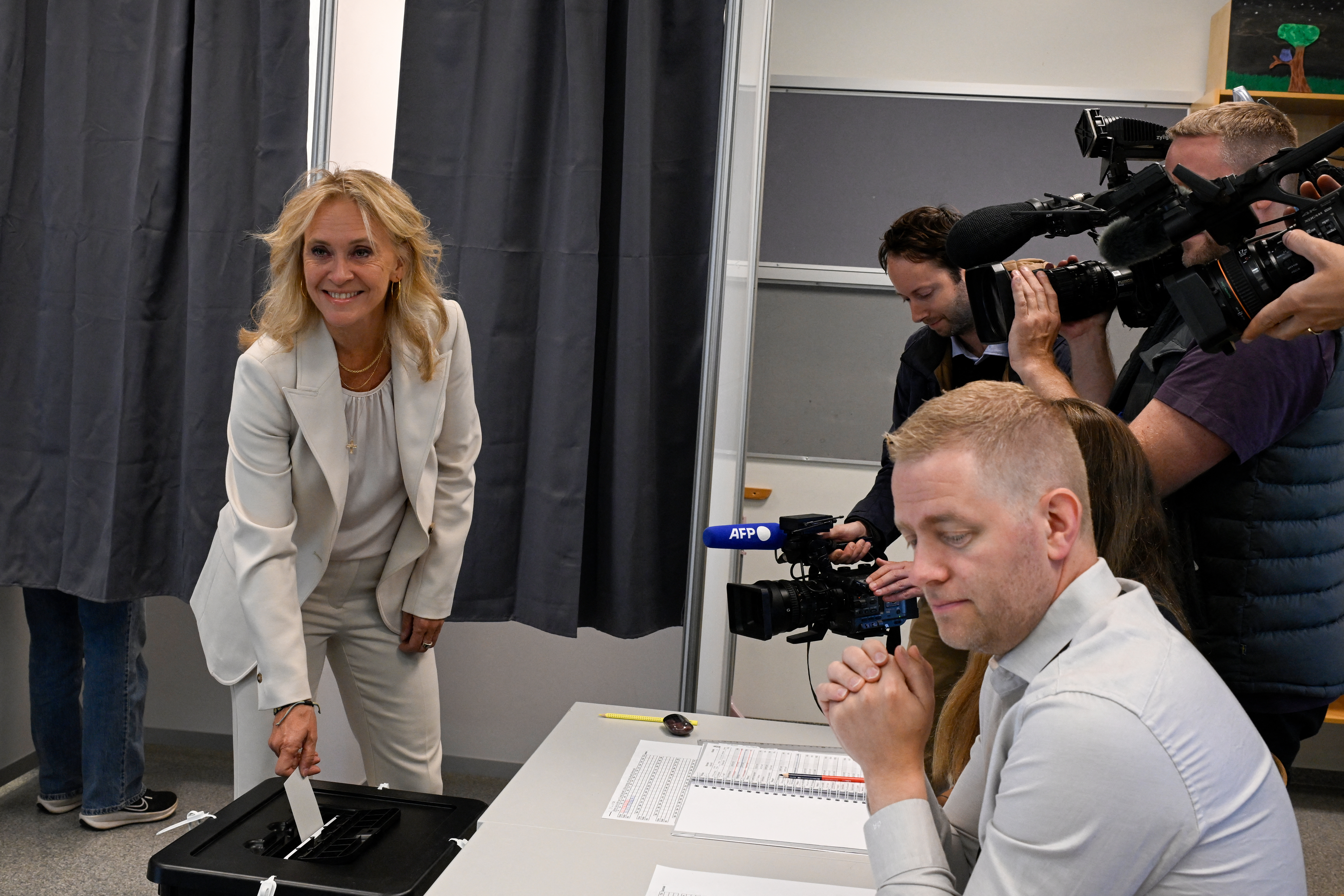 Iceland's Foreign Minister Thorgerdur Katrin Gunnarsdottir casts her ballot at a polling station in Hafnarfjordur during the referendum on August 29, 2026. [AFP]