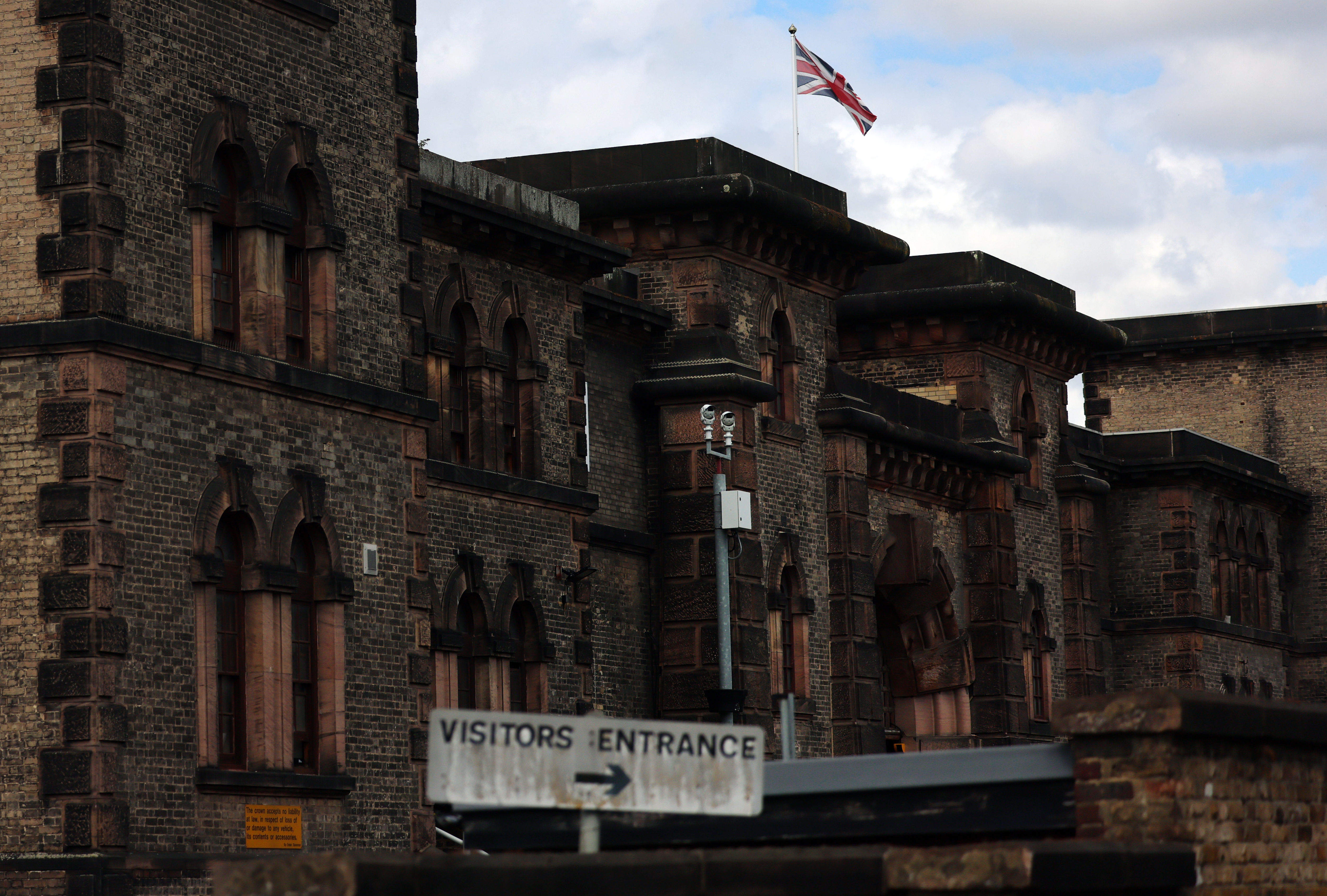 epa13151503 Britain’s most overcrowded prison, HMP Wandsworth in London, Britain, 05 August 2026. The British government is preparing to release some one thousand convicts under the early prison release scheme to alleviate overcrowding in Britain’s prisons. British Prime Minister Andy Burnham has ordered that rape, serious child sex and other grooming offences will be excluded from the upcoming changes to prison sentences. EPA/ANDY RAIN