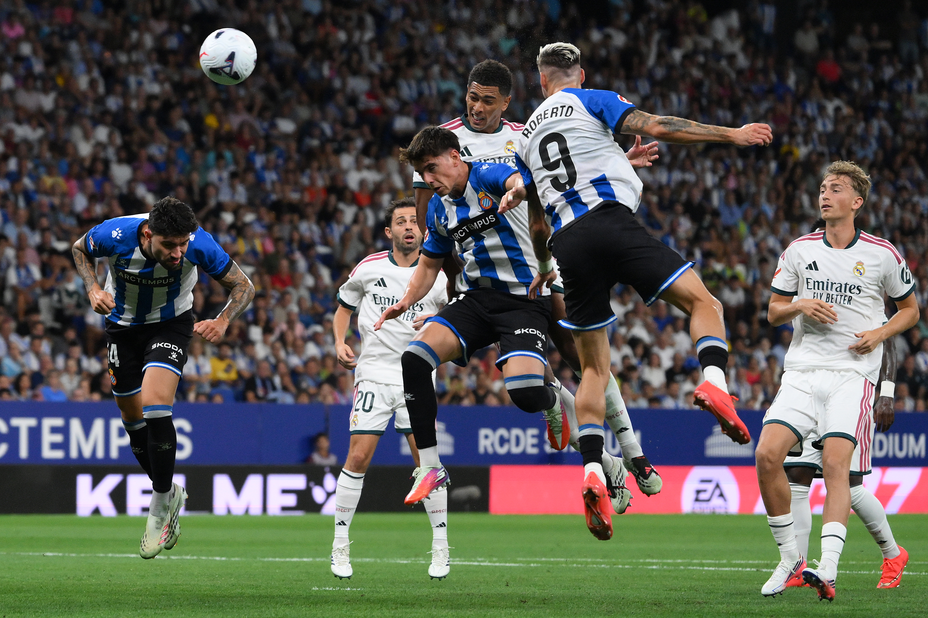 BARCELONA, SPAIN - AUGUST 22: Jude Bellingham of Real Madrid scores his team’s first goal during the LaLiga EA Sports 2026/27 match between RCD Espanyol de Barcelona and Real Madrid at RCDE Stadium on August 22, 2026 in Barcelona, Spain. (Photo by David Ramos/Getty Images)