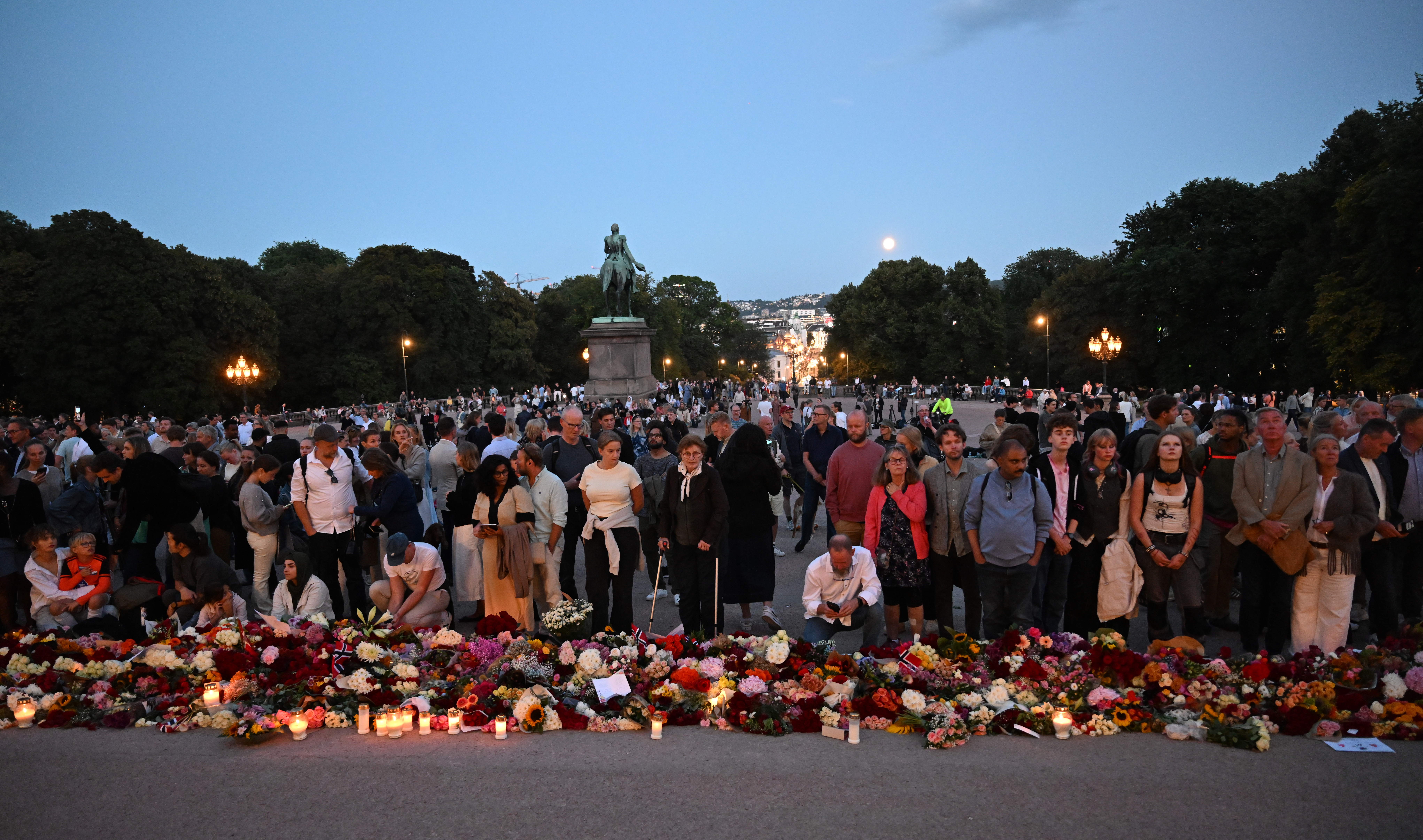 OSLO, NORWAY - AUGUST 27: People gather at The Palace Square to pay their respect to King Harald V of Norway who is at Oslo University Hospital in a serious condition on August 27, 2026 in Oslo, Norway. King Harald V of Norway has been in hospital since August 17 to receive treatment for a bacterial infection in his blood. As his condition has deteriorated, Crown Prince Haakon of Norway and Queen Sonja of Norway have cancelled all planned appearances and engagements. (Photo by Rune Hellestad/Getty Images)