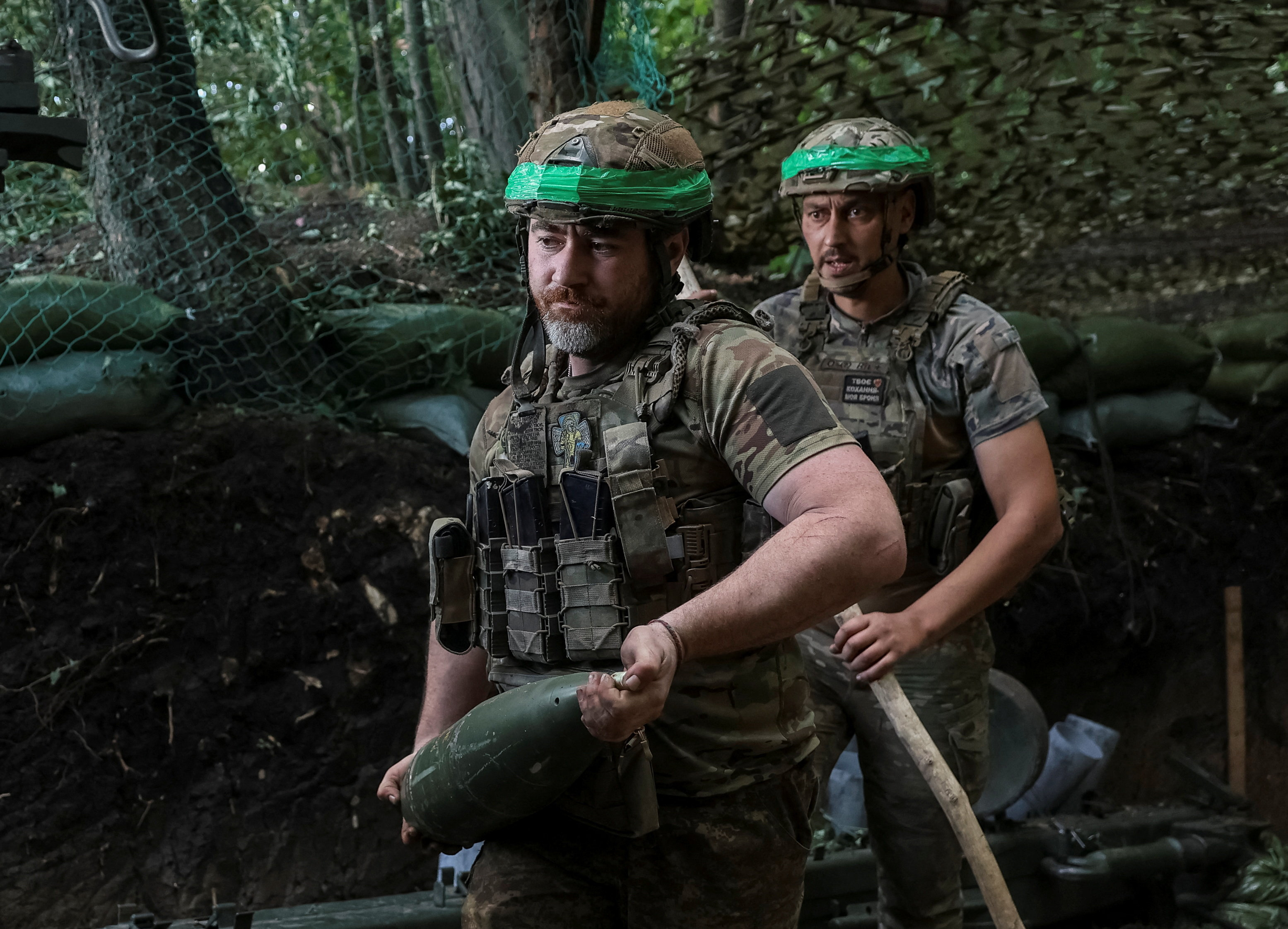 A serviceman of the 15th 'Kara-Dag' Brigade of the Operational Assignment of the National Guard of Ukraine carries a shell as he prepares to fire a 152 mm howitzer 2A65 Msta-B towards Russian troops, amid Russia's attack on Ukraine, at a position near the frontline town of Dobropillia, in Donetsk region, Ukraine July 8, 2026. REUTERS/Anatolii Stepanov