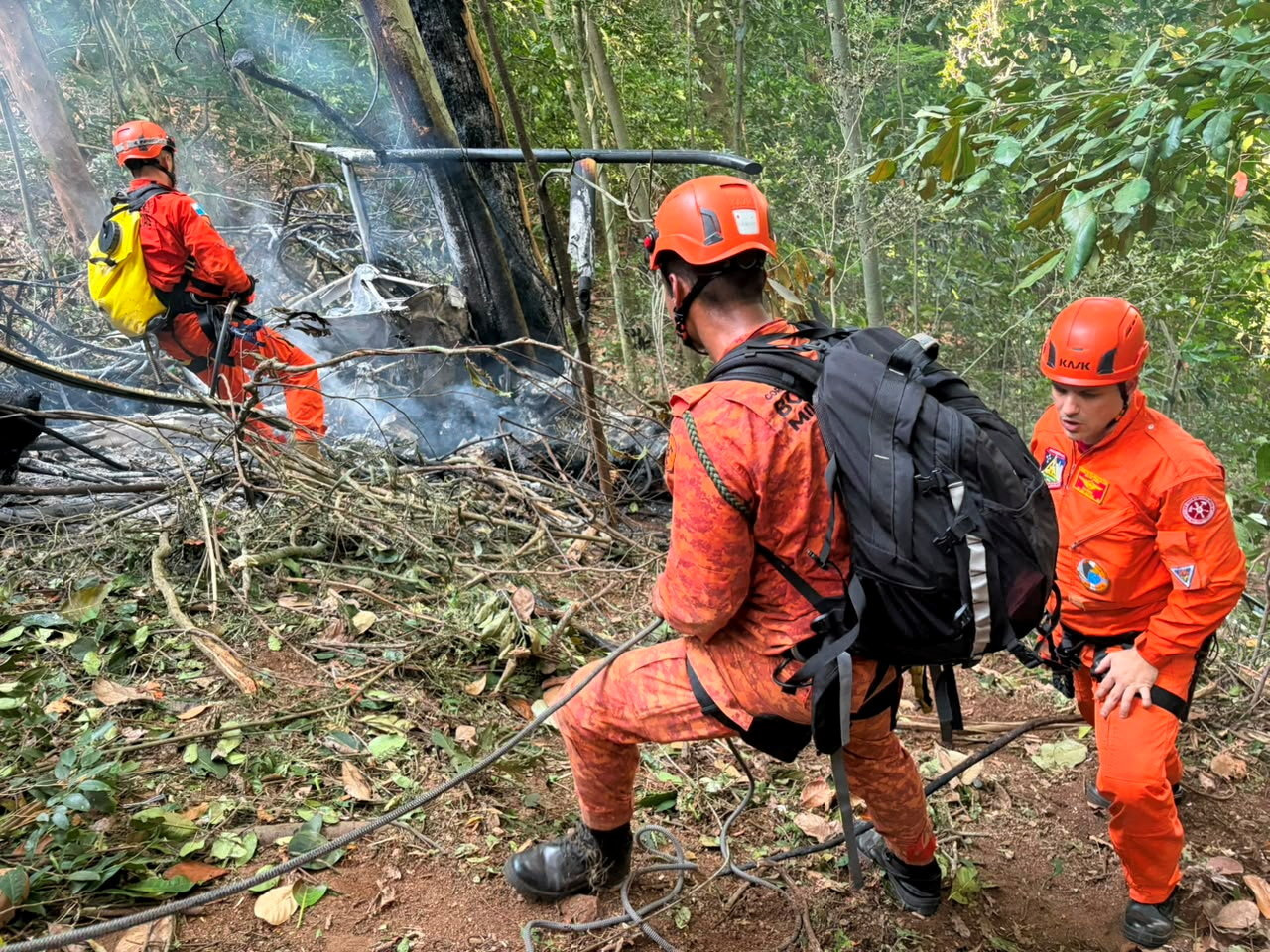 Firefighters at the scene of a deadly helicopter crash in Alto da Boa Vista, Rio De Janeiro, Brazil, August 8, 2026. Corpo de Bombeiros Militar do Estado do Rio de Janeiro/Handout via REUTERS THIS IMAGE HAS BEEN SUPPLIED BY A THIRD PARTY