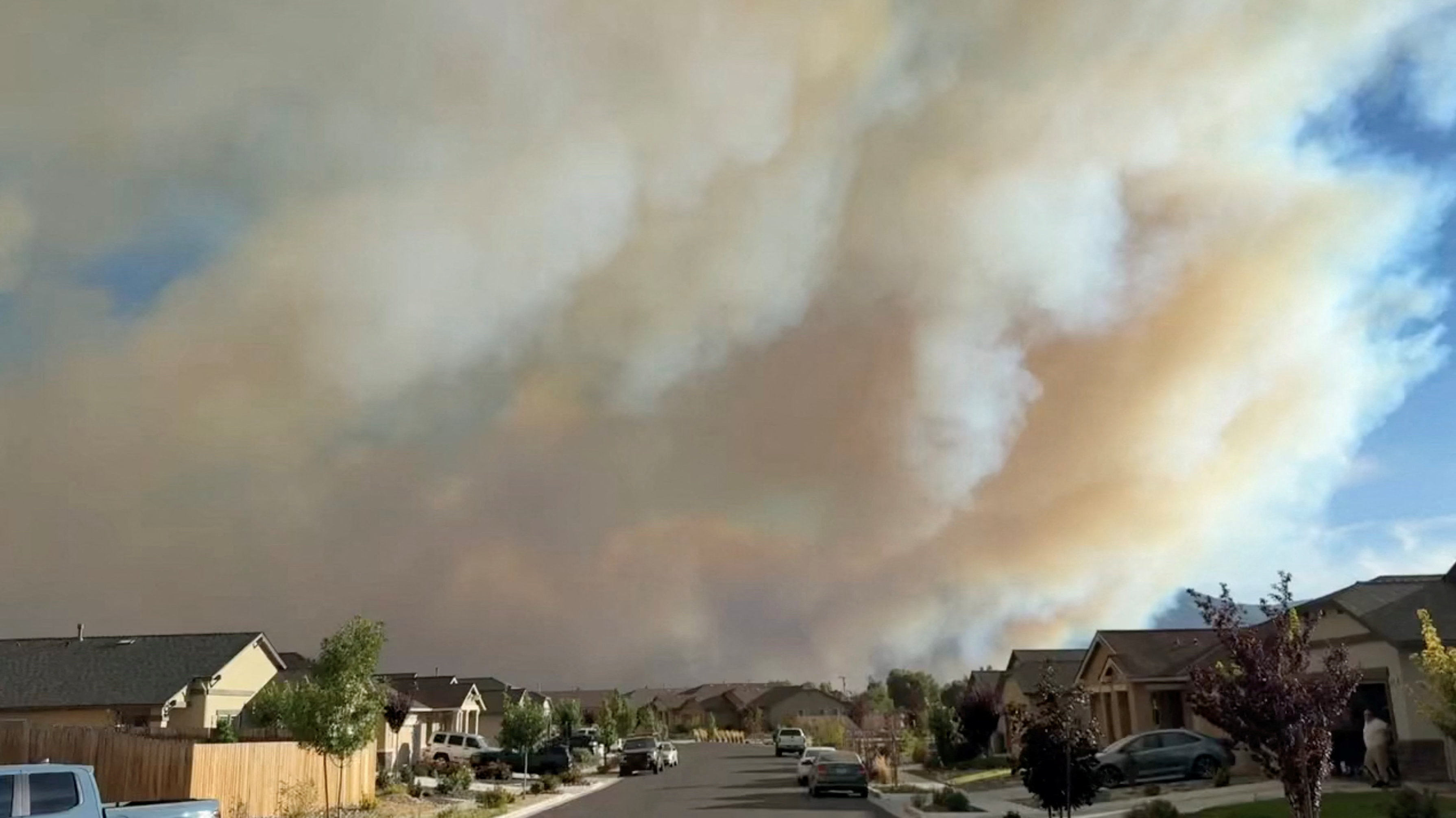 Smoke rises from Hawk fire in Reno, Nevada, U.S., August 22, 2026 in this screengrab taken from social media video. Simon Jowitt/via REUTERS THIS IMAGE HAS BEEN SUPPLIED BY A THIRD PARTY. MANDATORY CREDIT. NO RESALES. NO ARCHIVES. VERIFICATION: -Location and date verified from original file metadata. -Buildings, road layout and a signboard match archive imagery